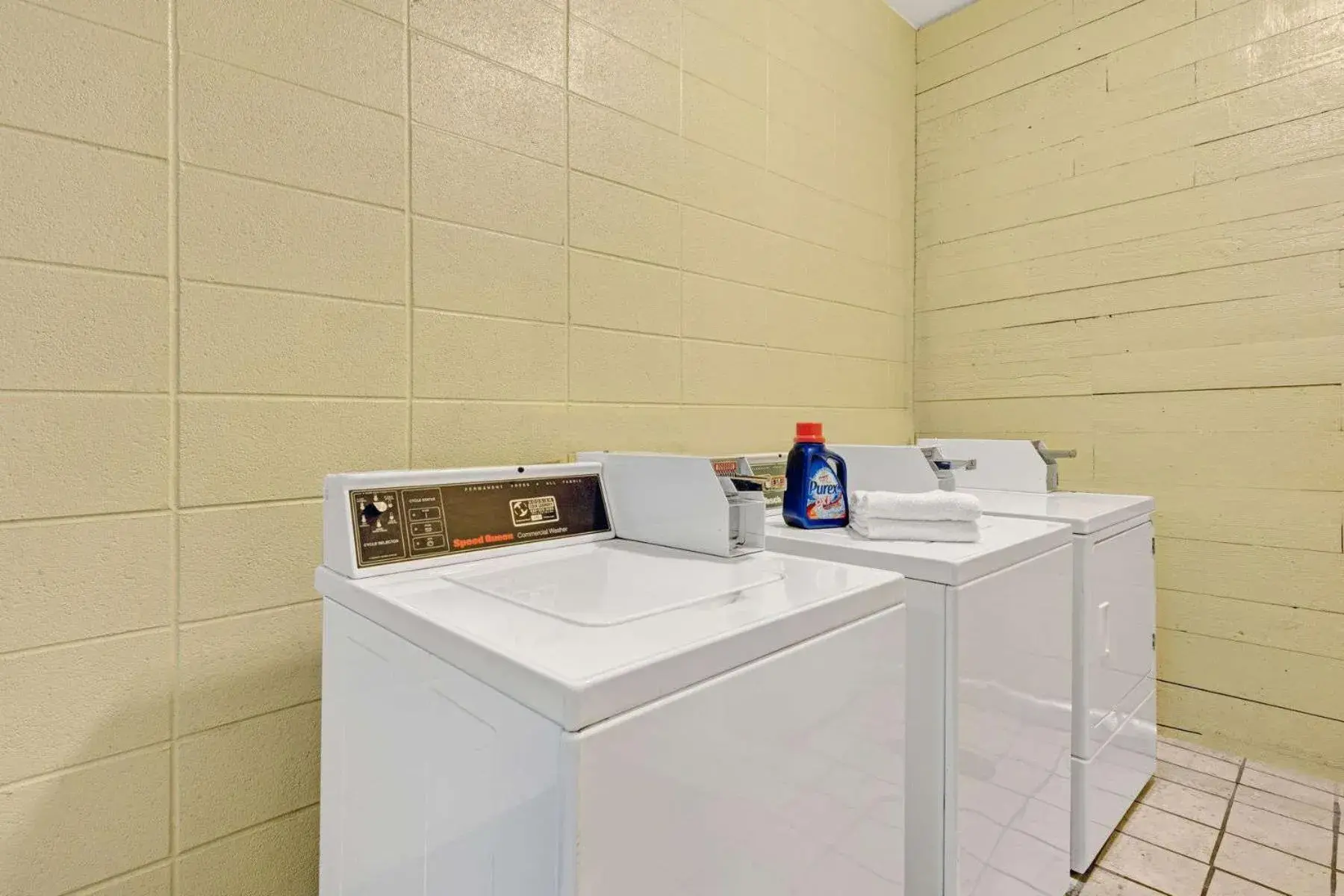 washing machine, Kitchen/Kitchenette in Super 8 by Wyndham Indianapolis South