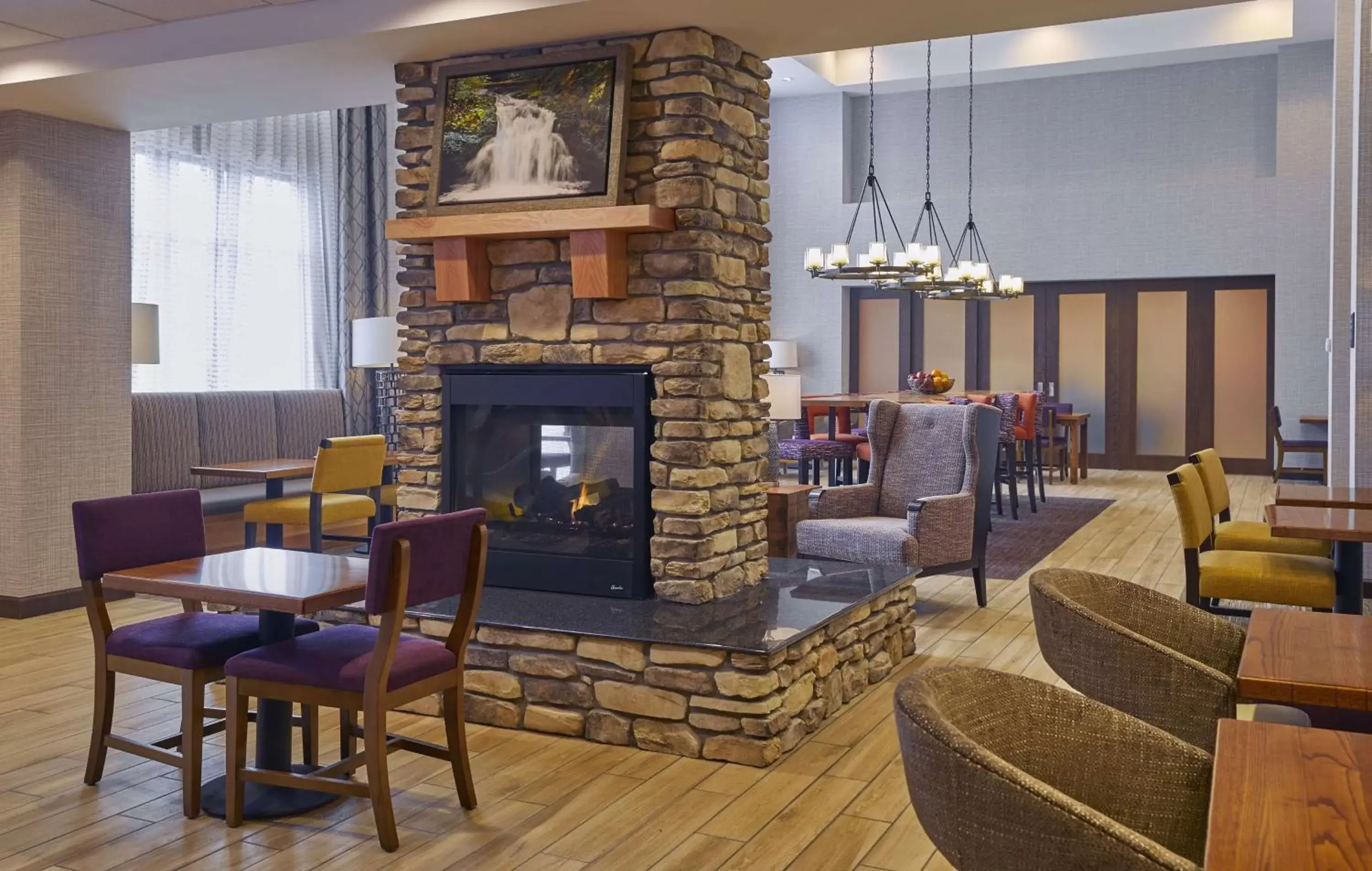 Lobby or reception, Lounge/Bar in Hampton Inn & Suites Roseburg