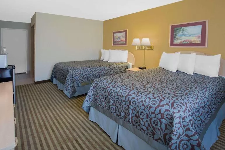 Bed in Super Stay Inn Princeton