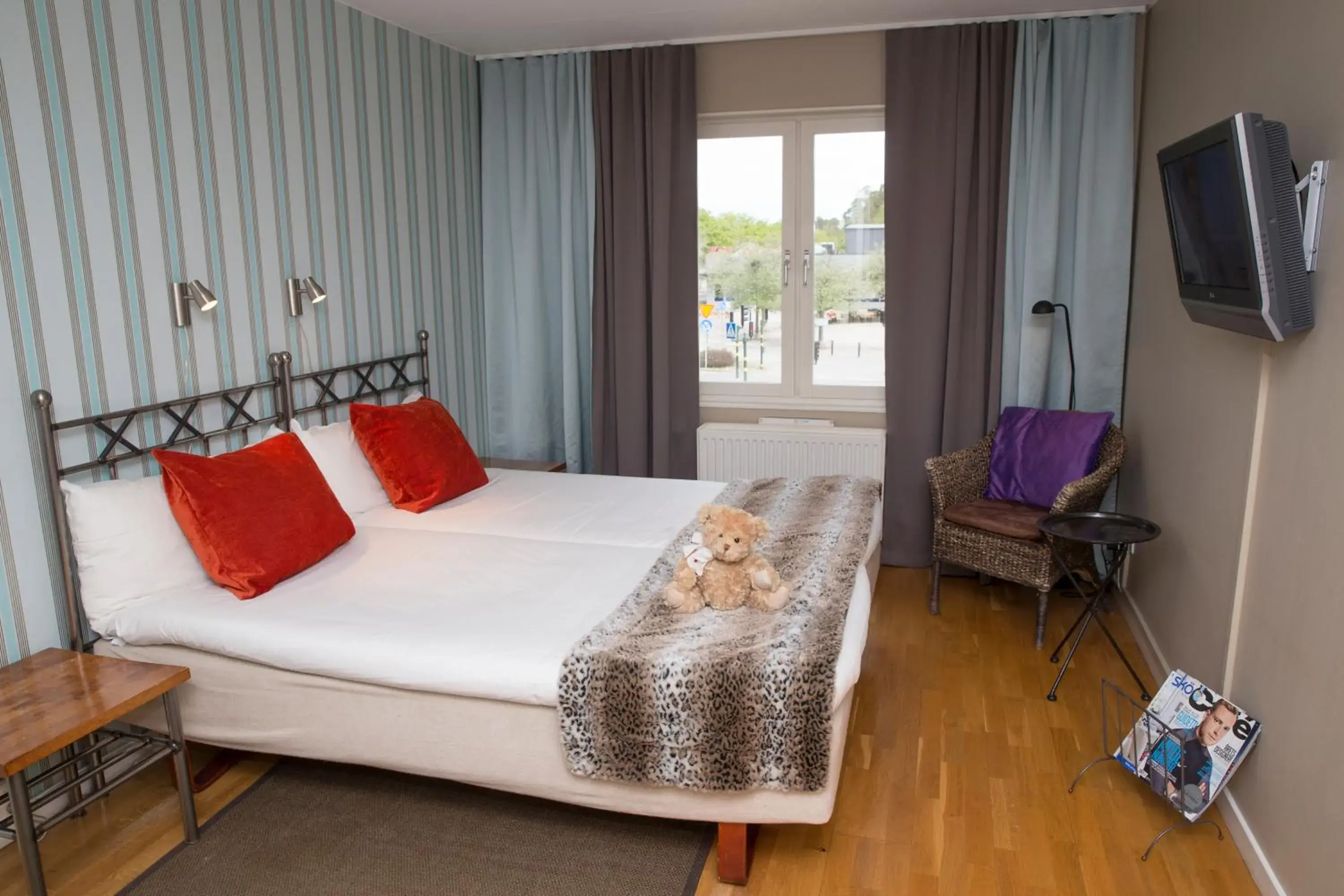 Bathroom, Bed in Maude´s Hotel Enskede Stockholm