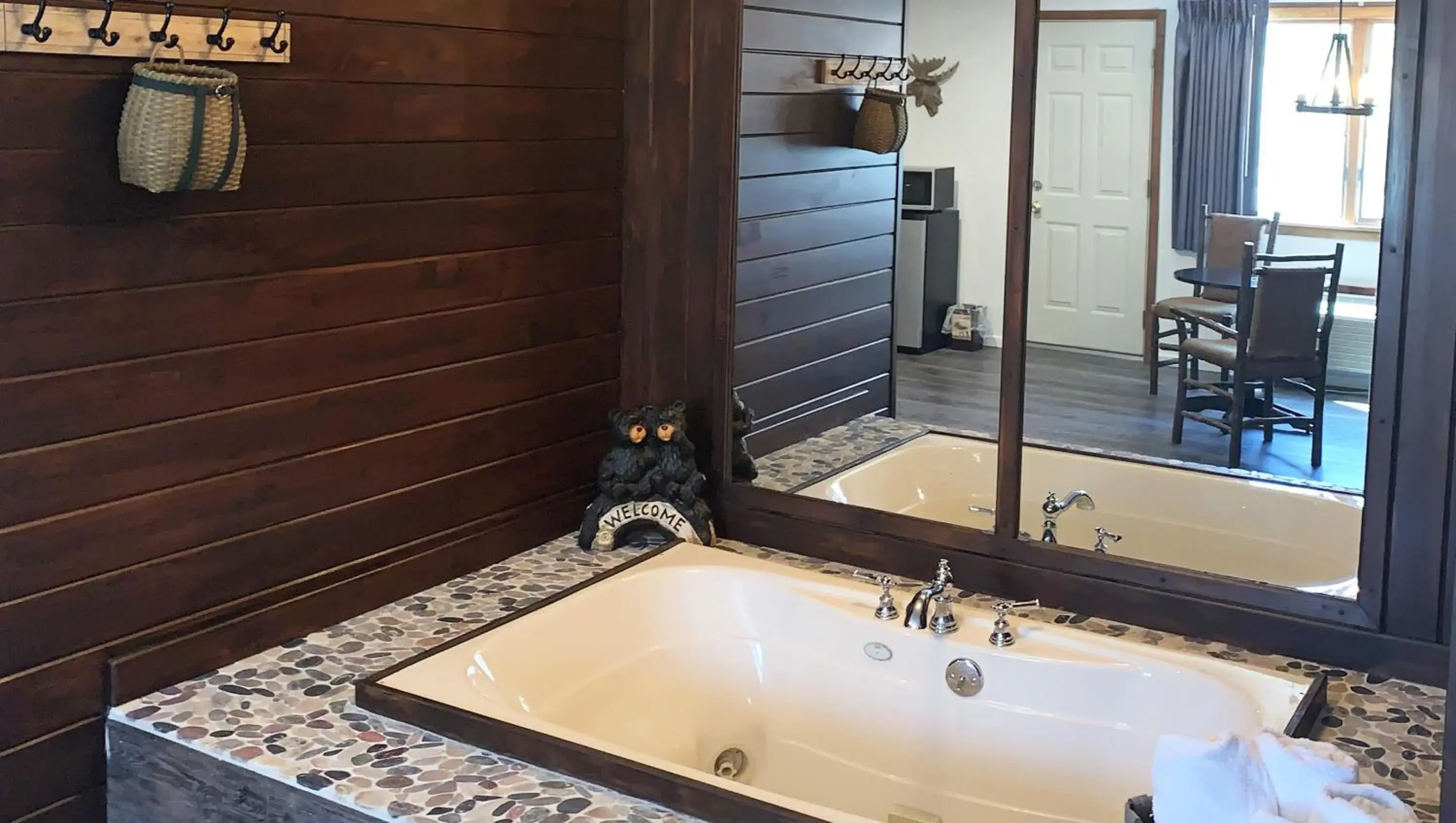 Spa and wellness centre/facilities in Adirondack Lodge Old Forge Spa and wellness centre/facilities in Adirondack Lodge Old Forge