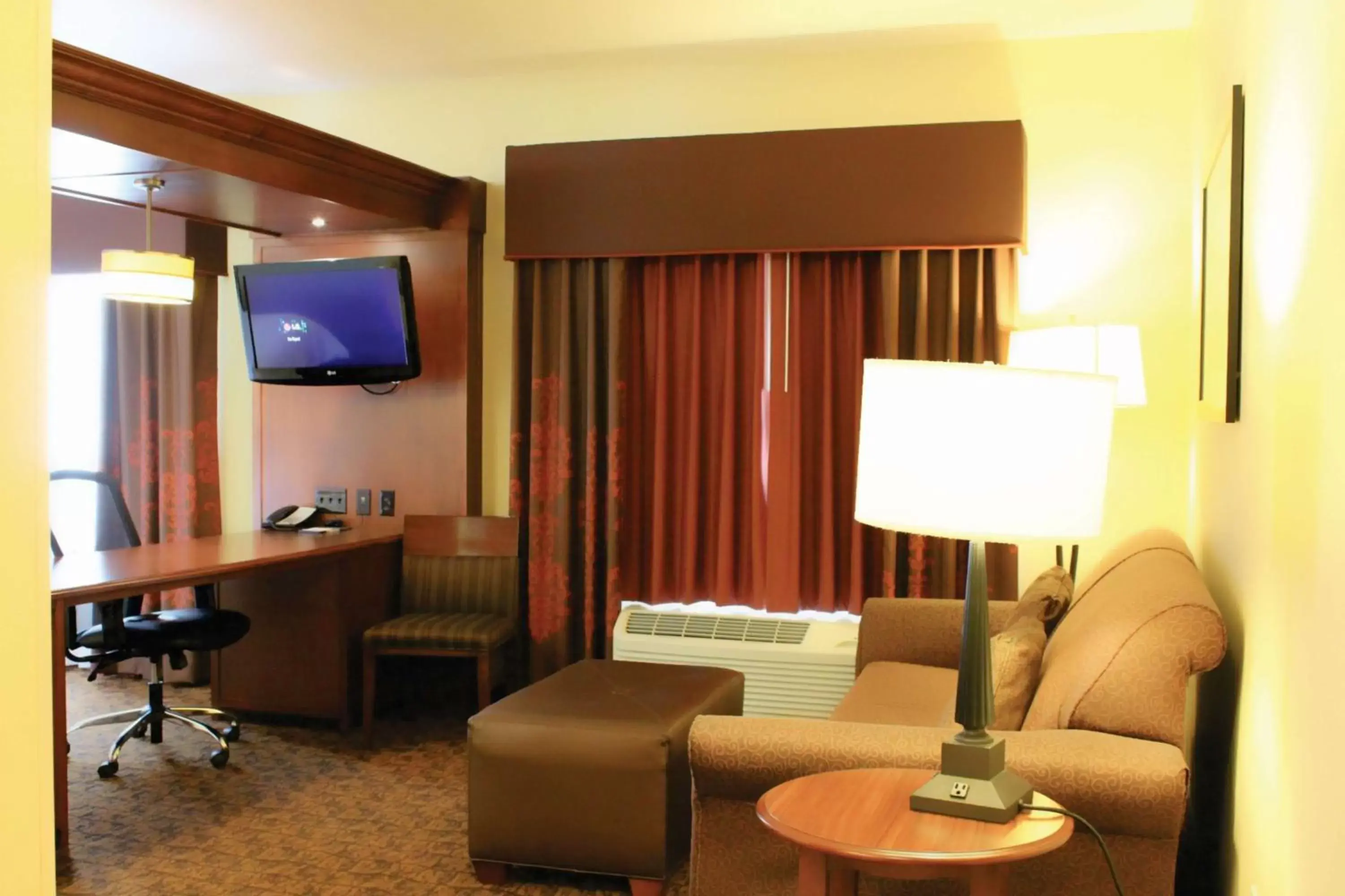 Bedroom, Seating Area in Hampton Inn By Hilton & Suites Mcallen