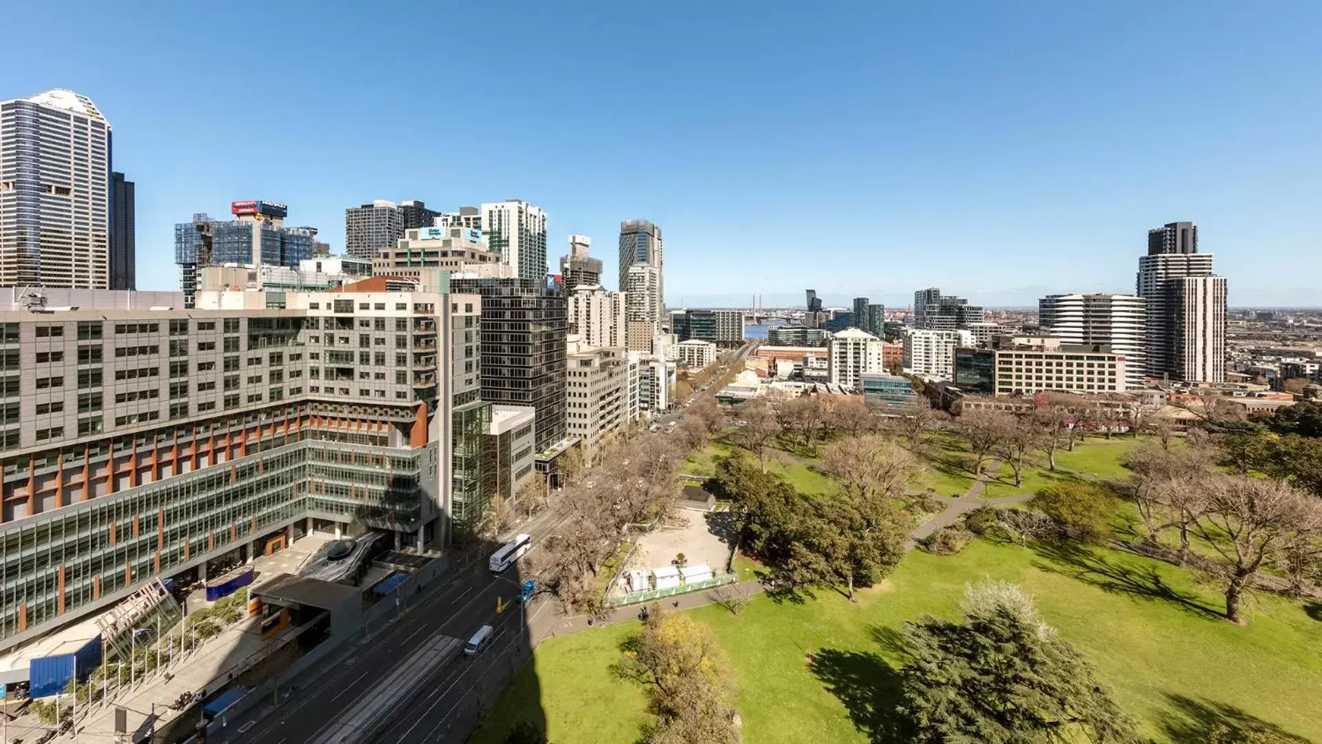 Garden view in Oaks Melbourne on William Suites