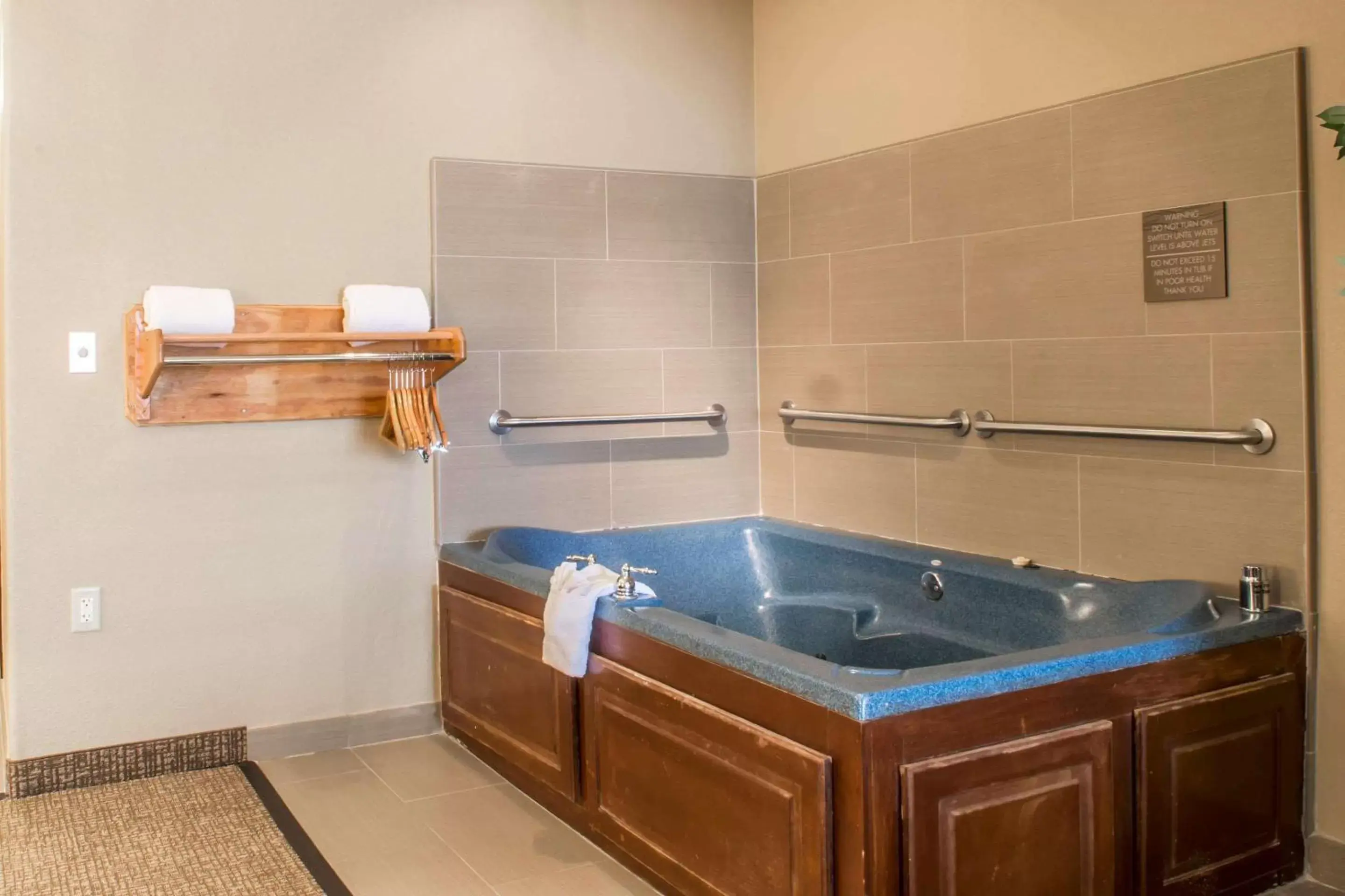 Photo of the whole room, Bathroom in Comfort Inn Edinburg South