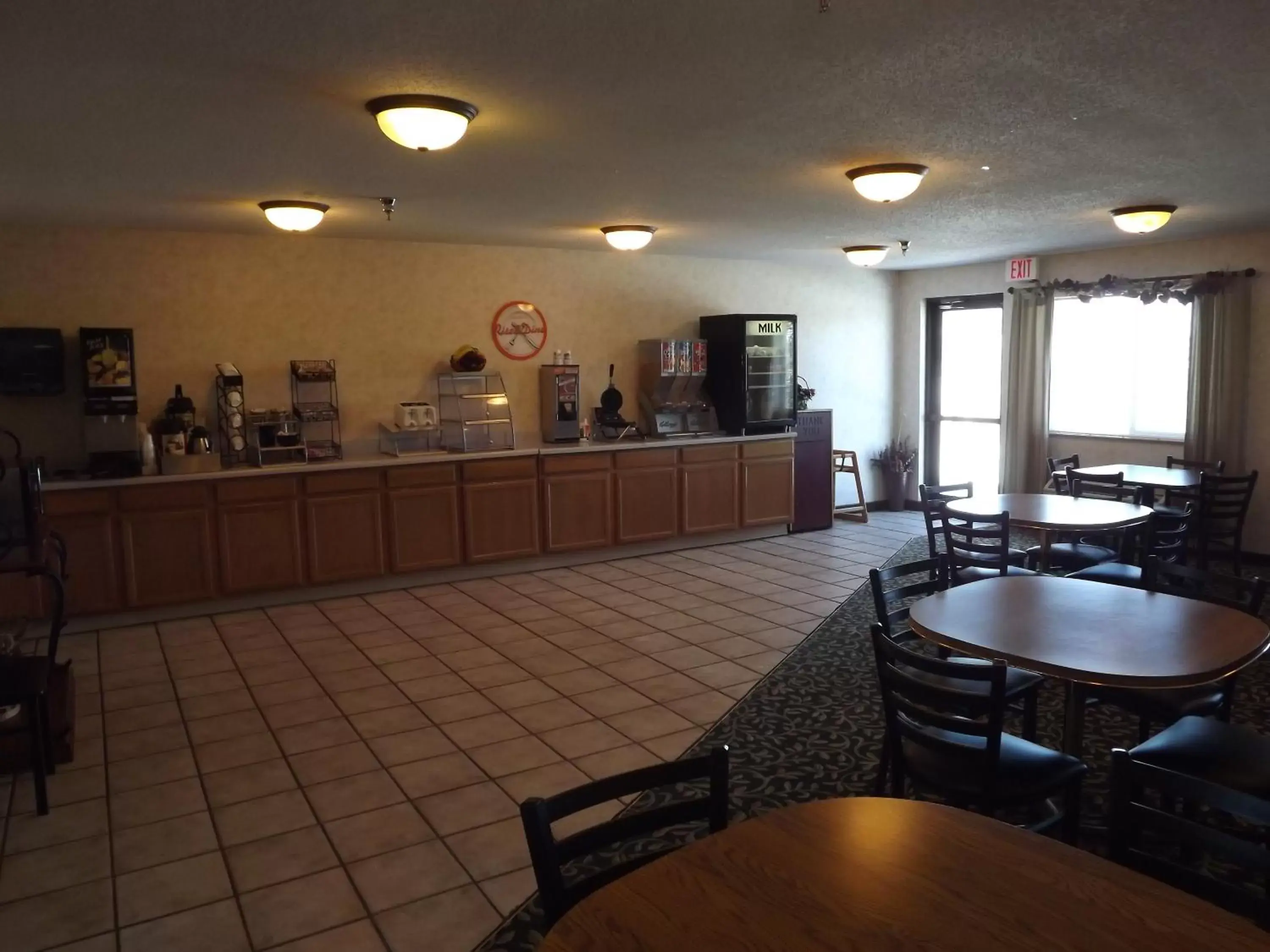 Restaurant/Places to Eat in Howard Johnson by Wyndham Oacoma Hotel & Suites
