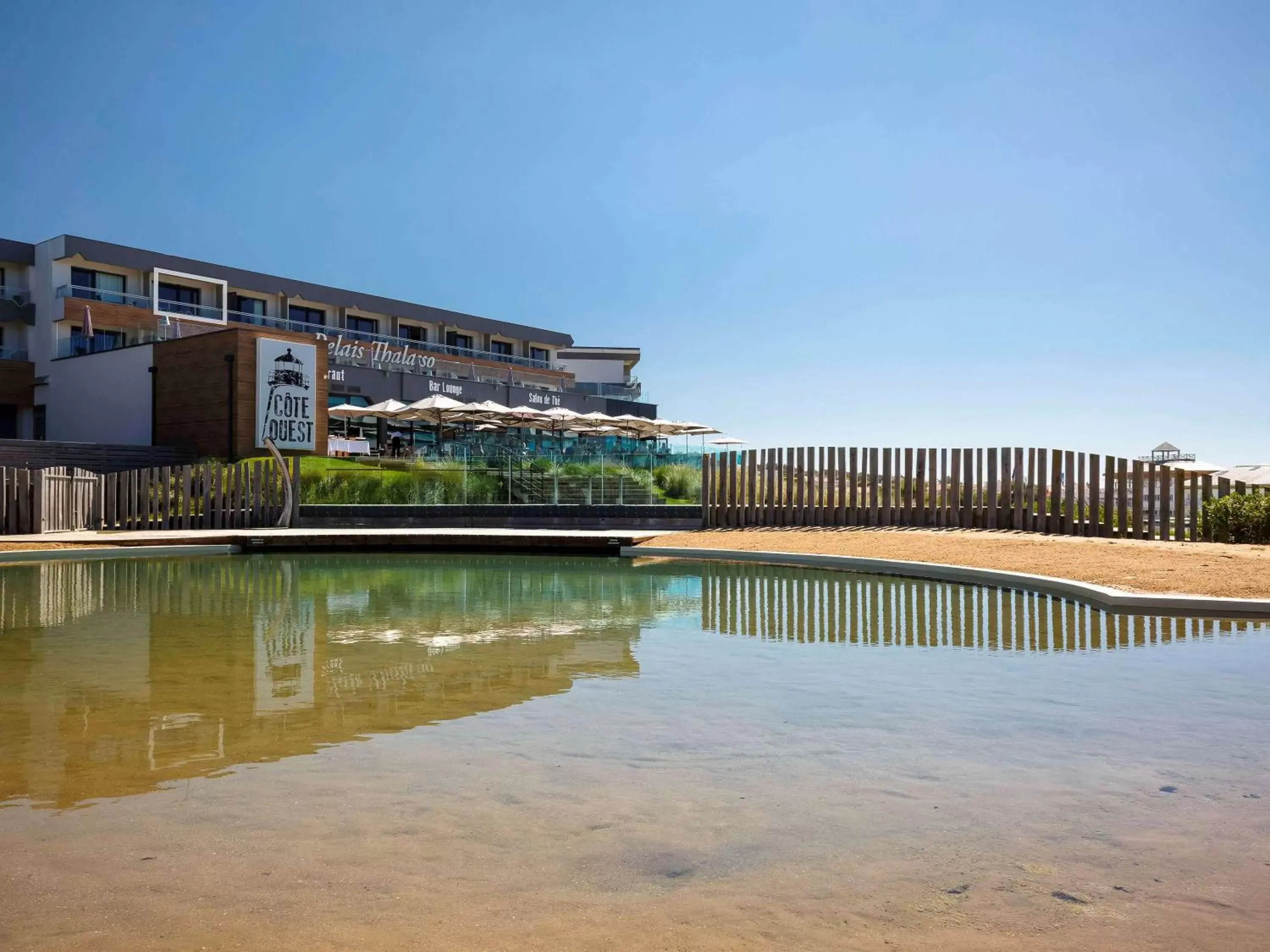 Property building, Swimming Pool in Côte Ouest Hôtel Thalasso & Spa Les Sables d'Olonne - MGallery