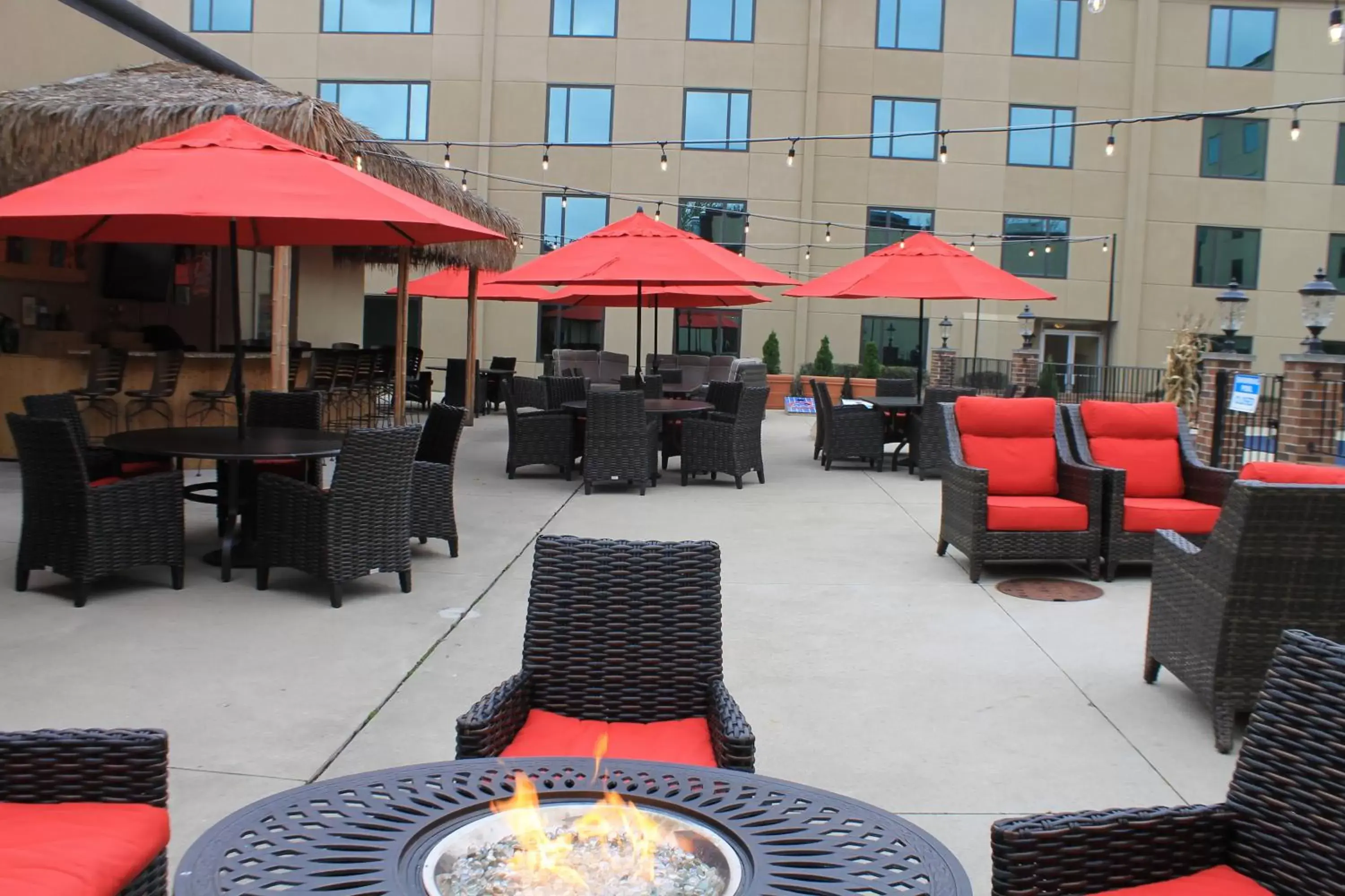 Lounge or bar, Restaurant/Places to Eat in Crowne Plaza Chicago-Northbrook, an IHG Hotel