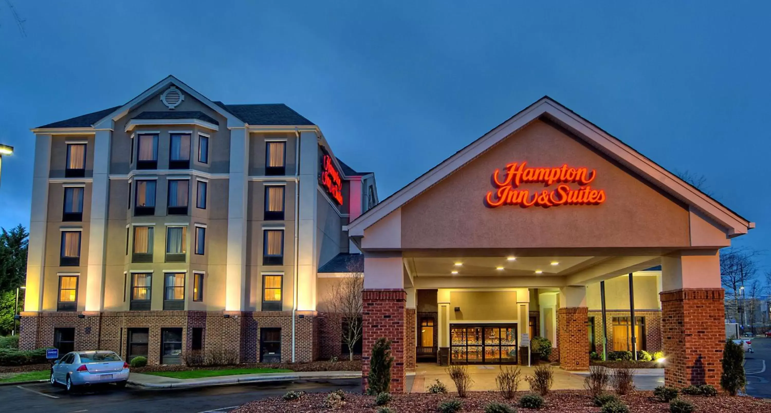 Property Building in Hampton Inn and Suites Asheville Airport
