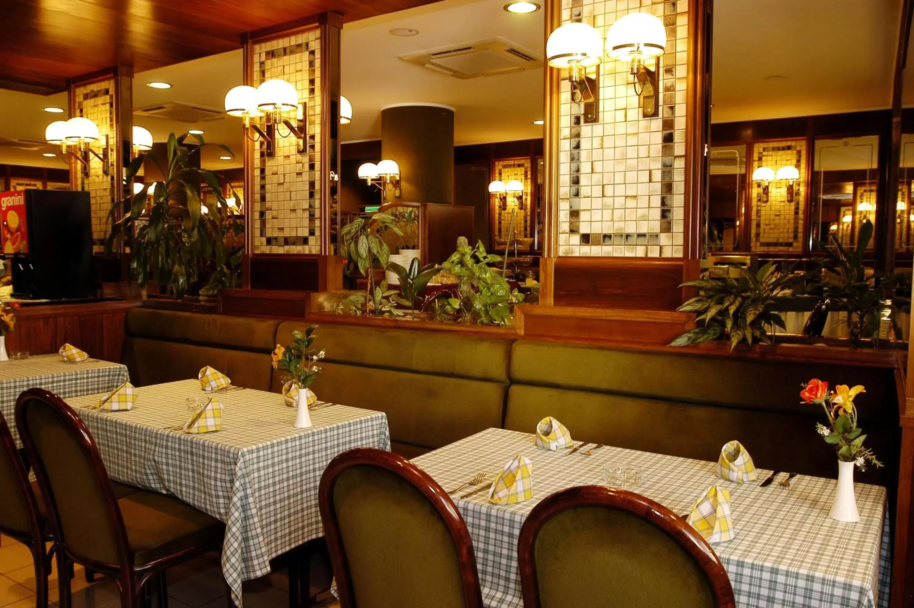 Restaurant/Places to Eat in Andorra Palace