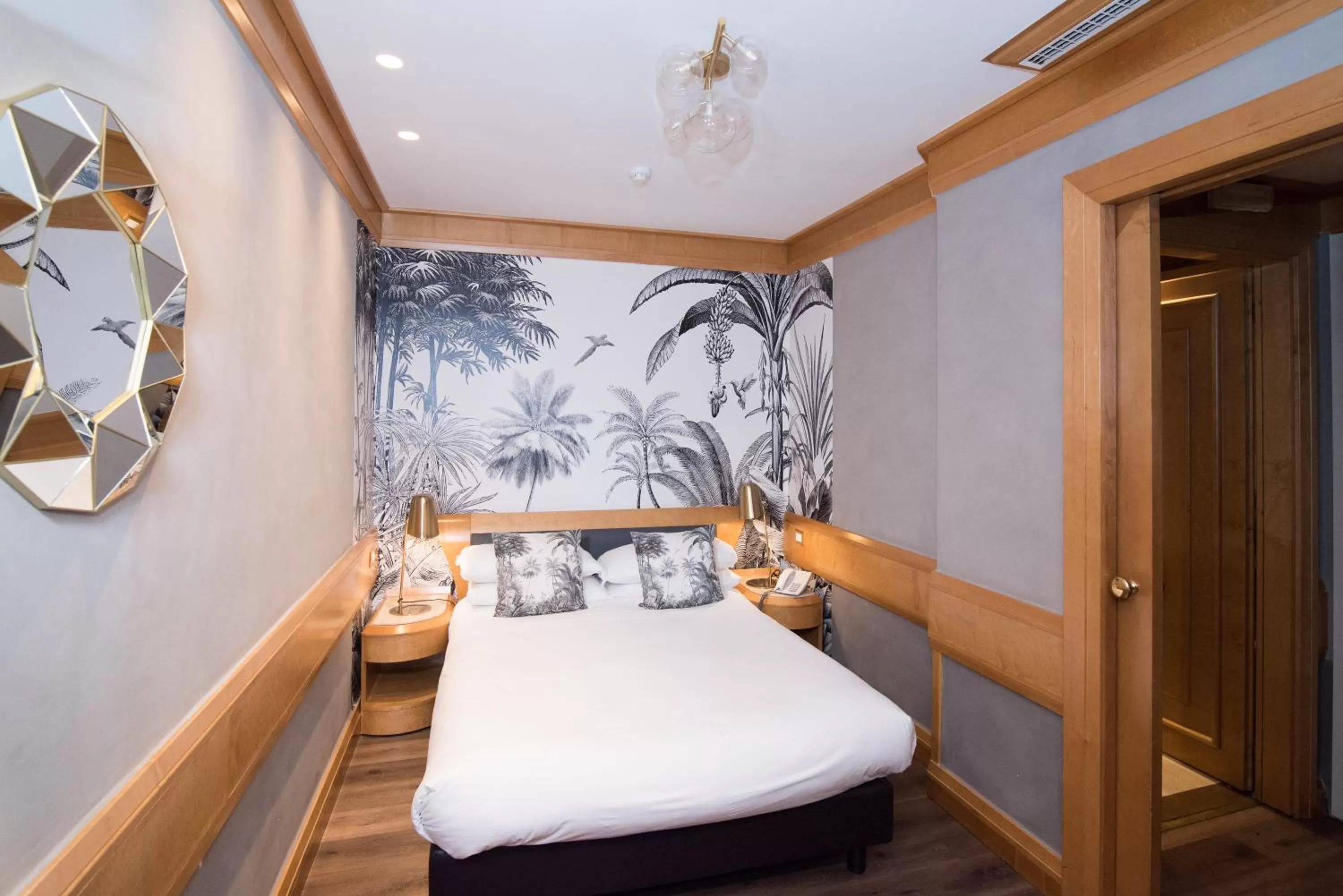 Photo of the whole room, Bed in Hotel White