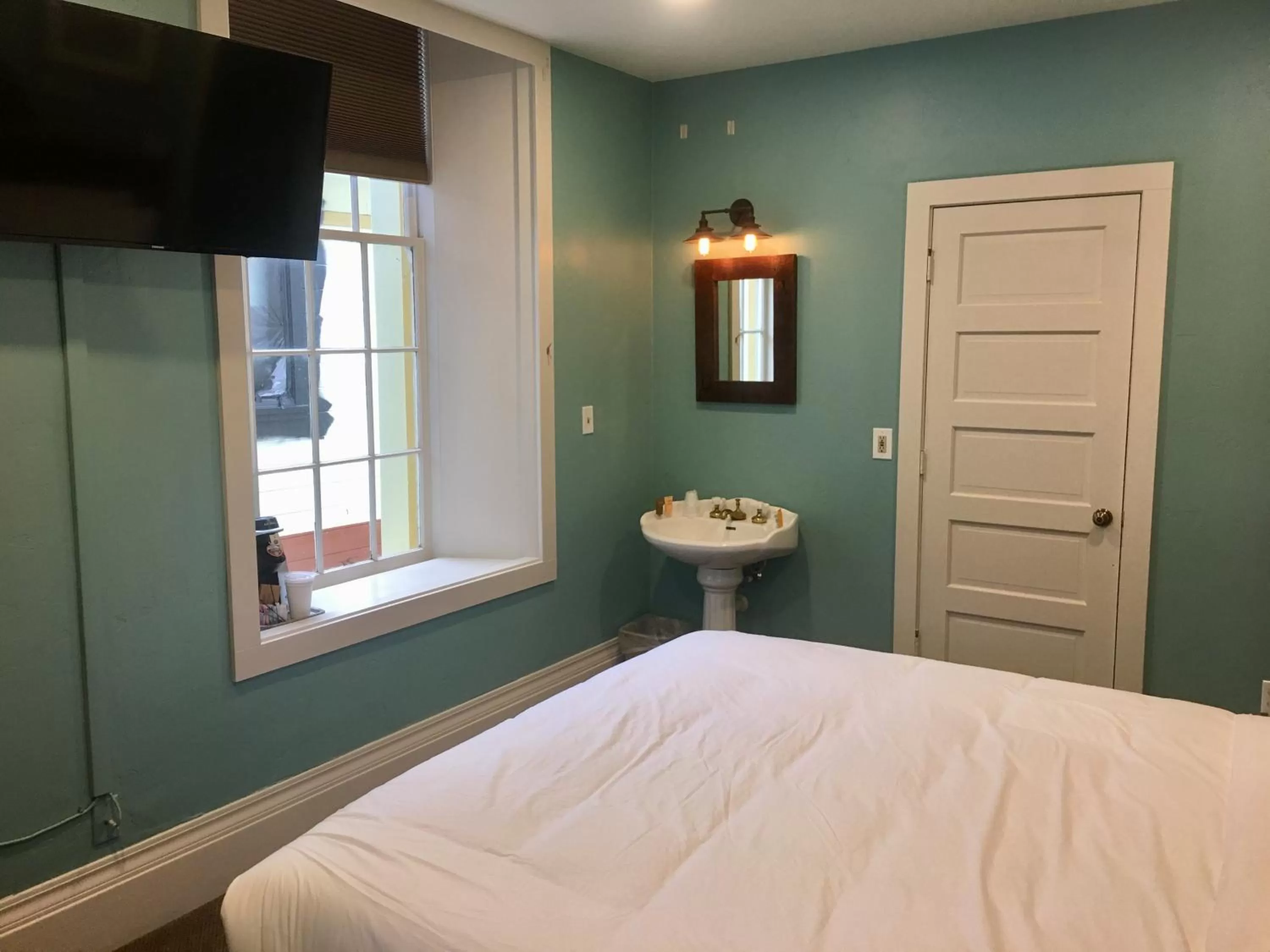 Bedroom, Bed in The Groveland Hotel