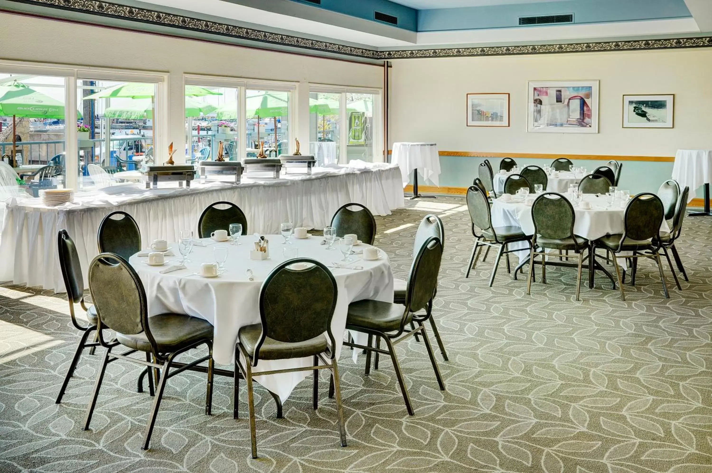 Business facilities, Restaurant/Places to Eat in Lakeview Gimli Resort