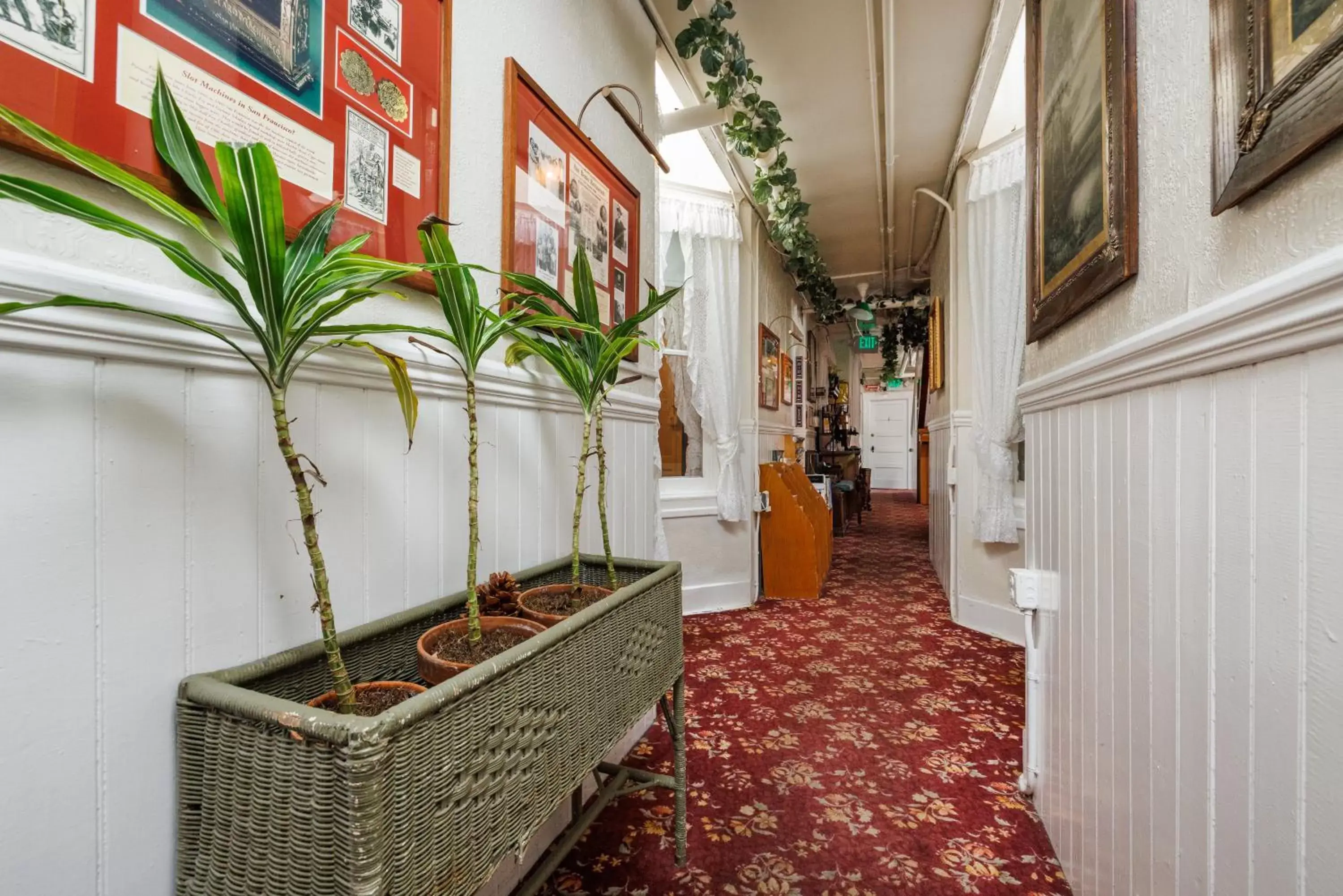 Lobby or reception in San Remo Hotel