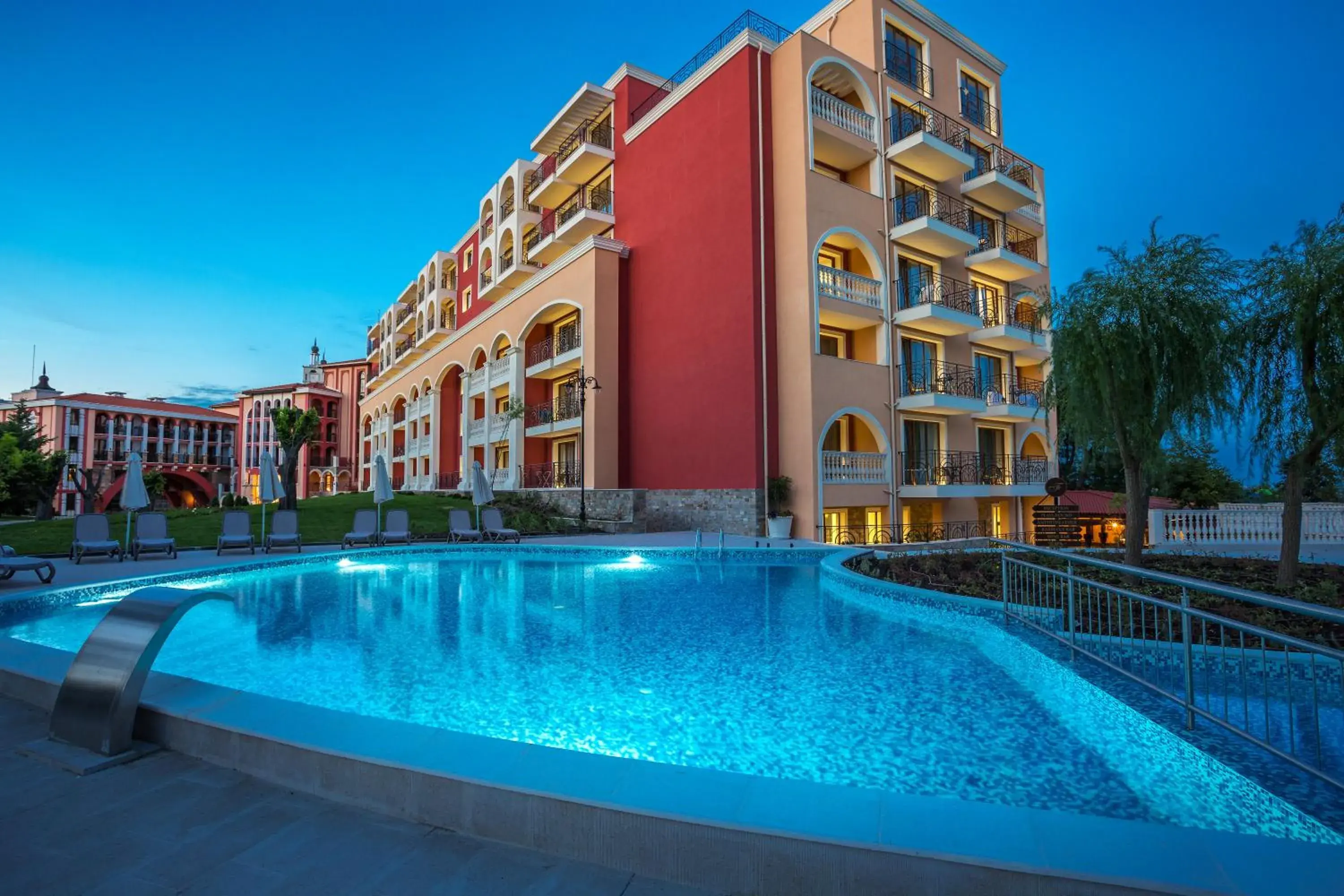 Swimming pool, Property Building in Festa Via Pontica
