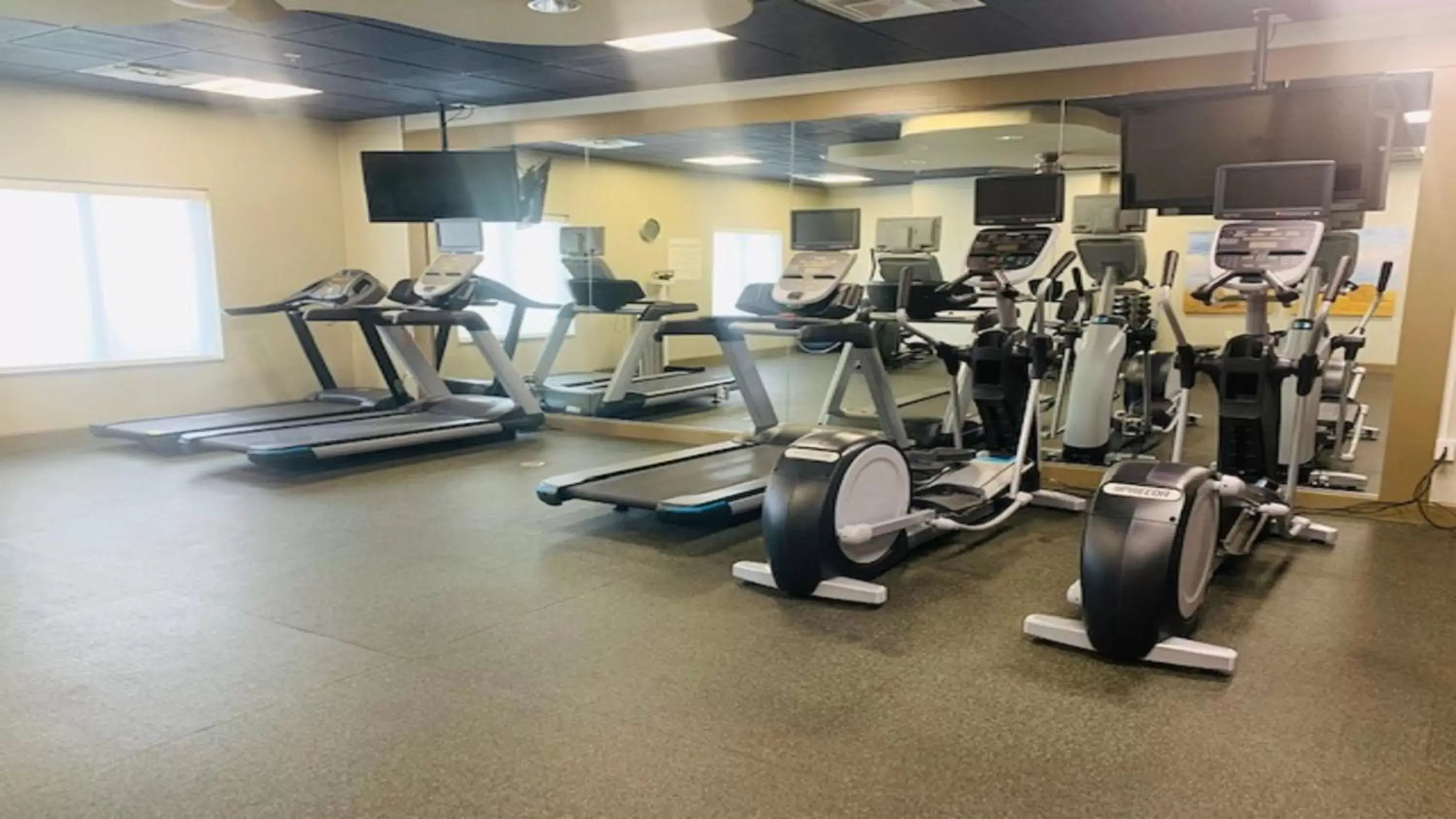 Fitness centre/facilities, Fitness Center/Facilities in Holiday Inn Express & Suites Perry-National Fairground Area, an IHG Hotel