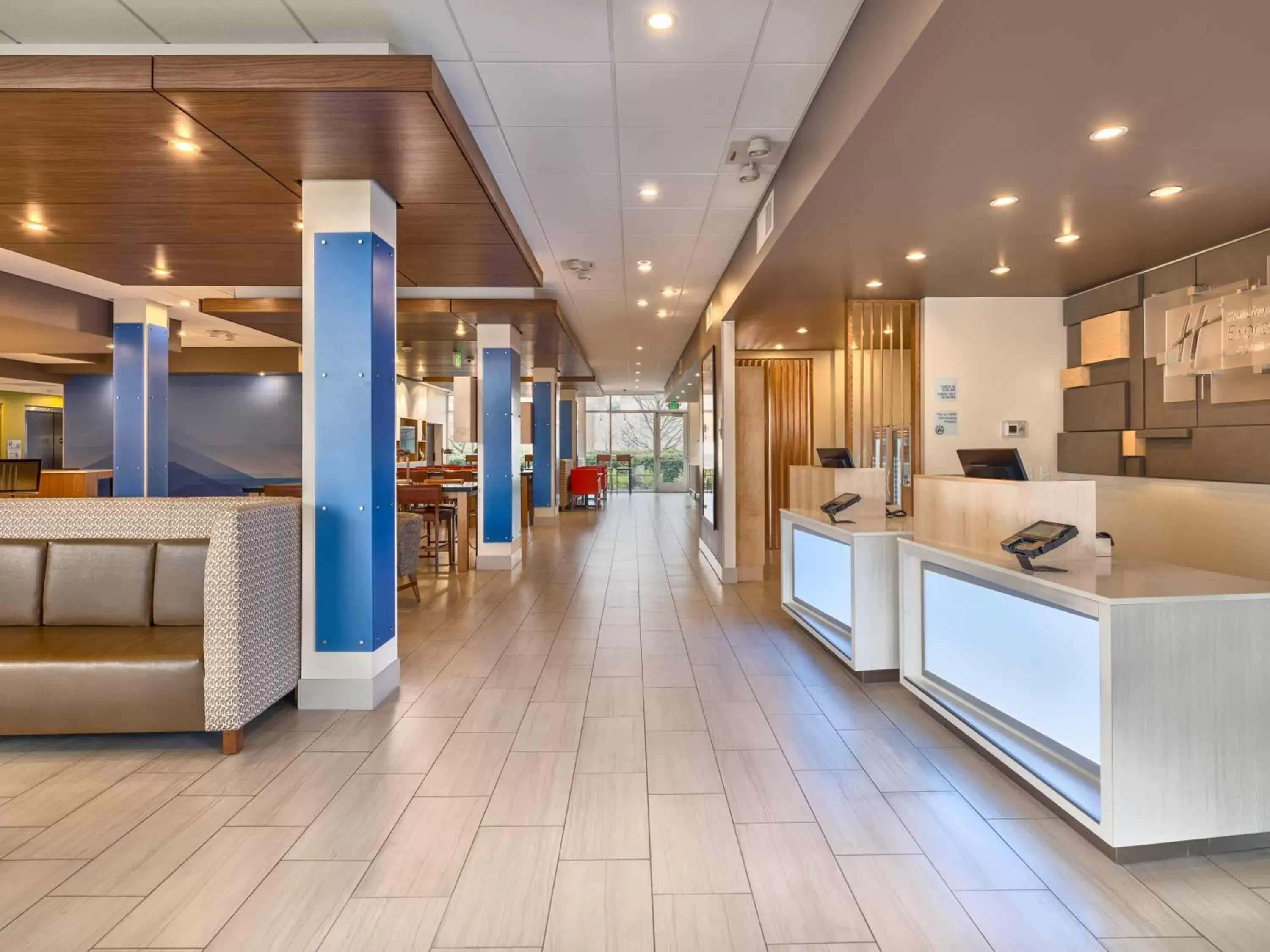 Property building in Holiday Inn Express & Suites Salem North - Keizer by IHG Property building in Holiday Inn Express & Suites Salem North - Keizer by IHG