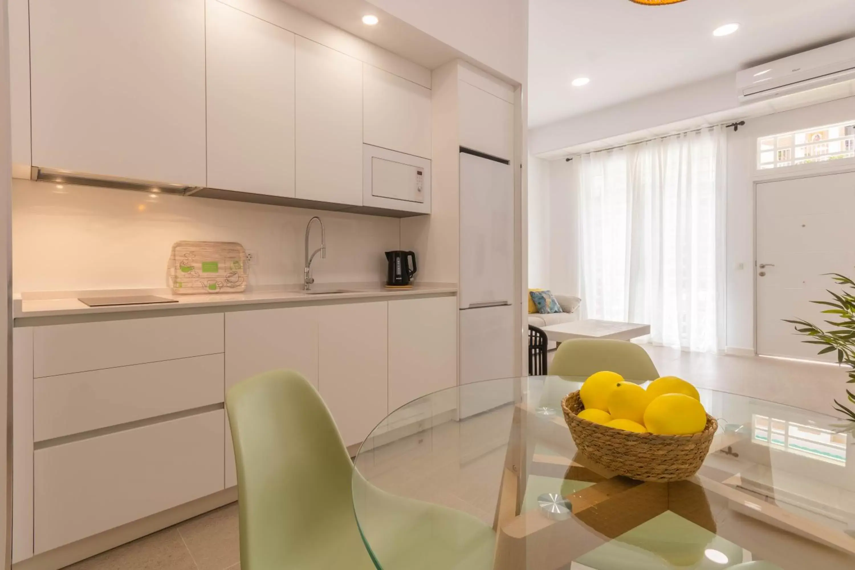 Coffee/tea facilities, Kitchen/Kitchenette in Apartamentos Alnatur