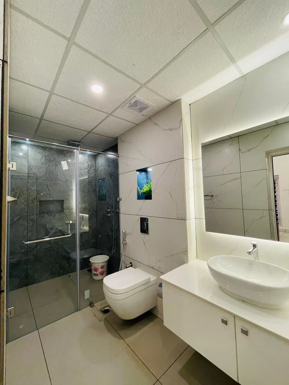 Bathroom in Garden Bay Resort