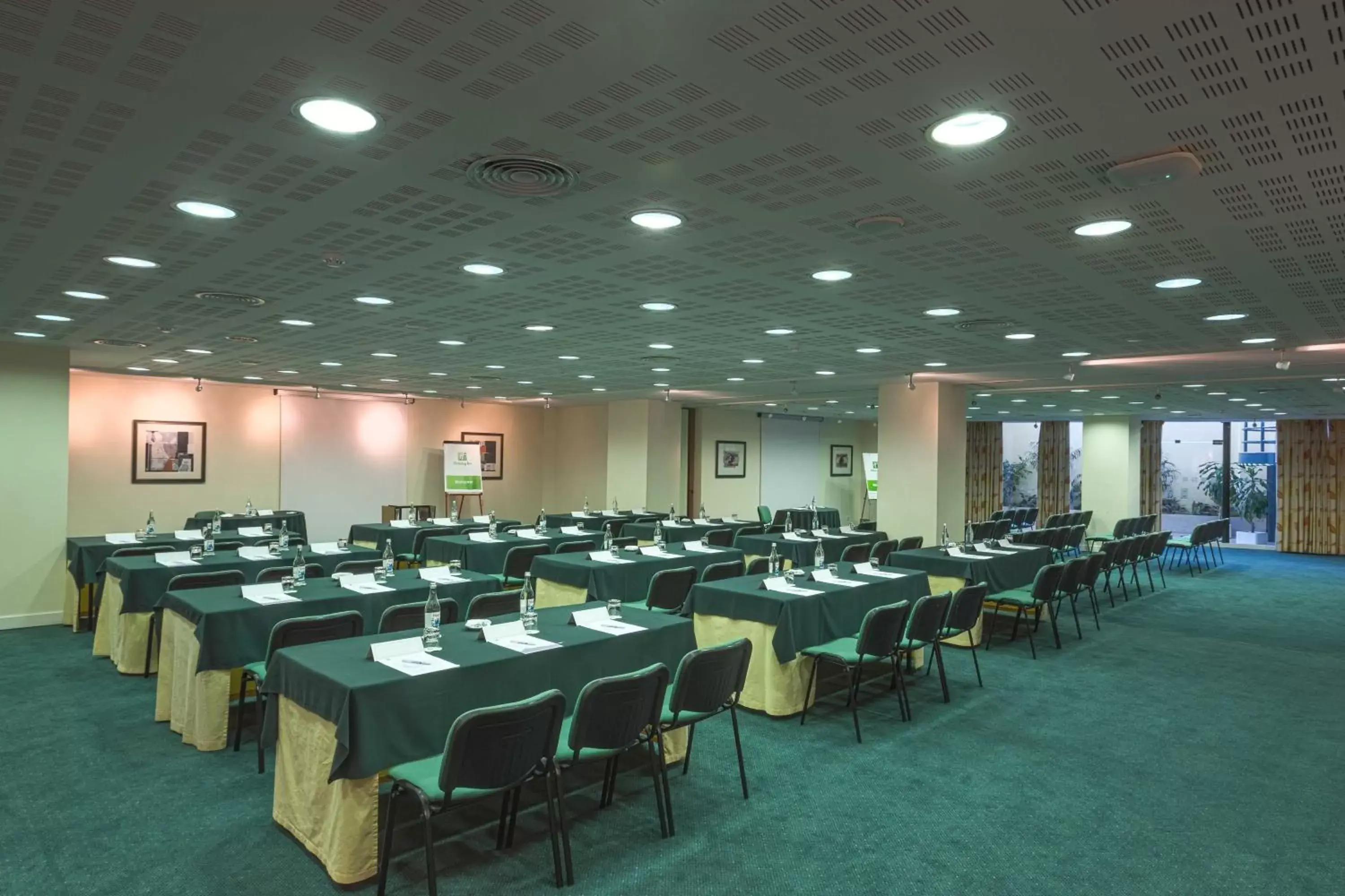 Meeting/conference room in Holiday Inn Lisbon, an IHG Hotel
