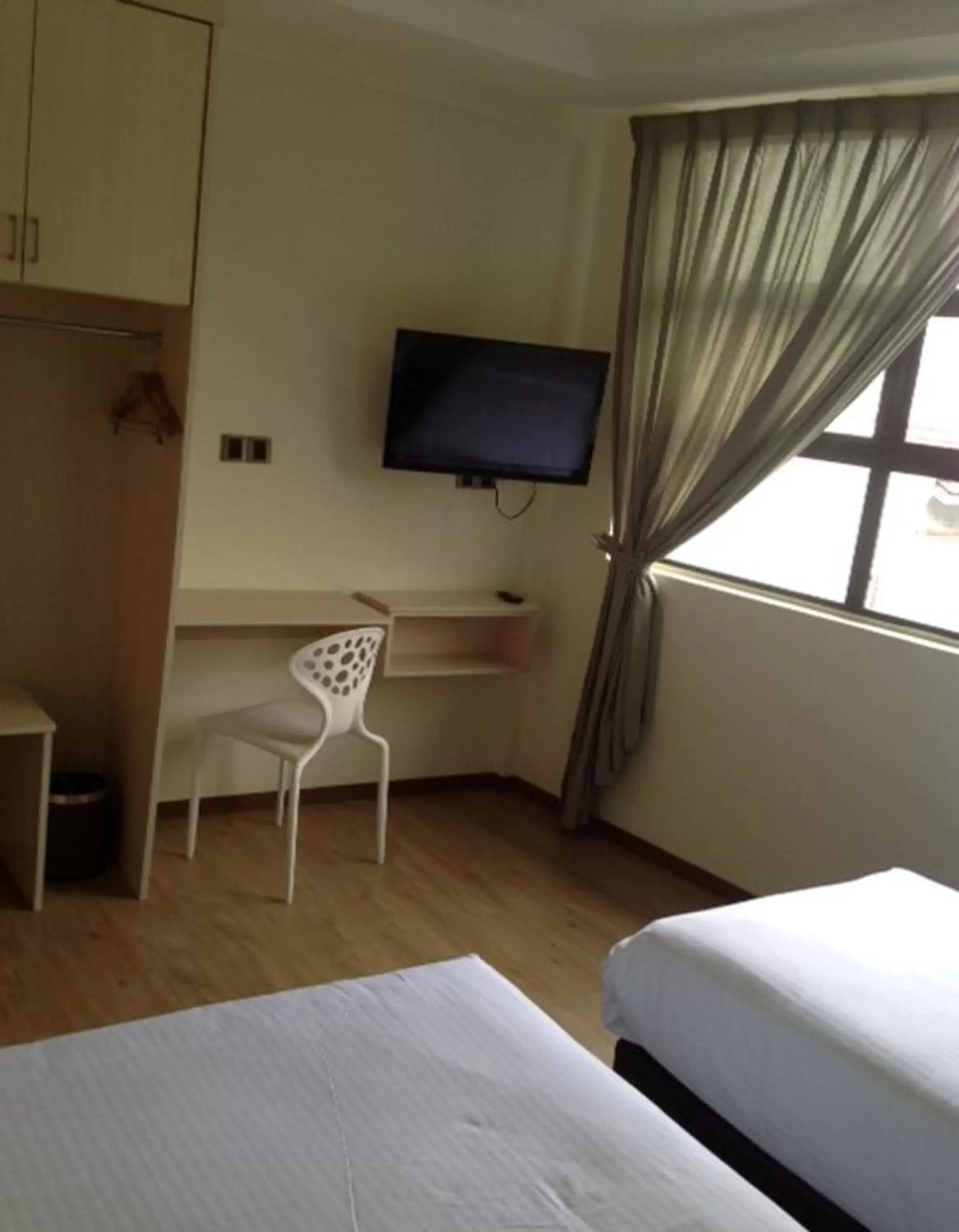 Bedroom, TV/Entertainment Center in Merlin Hotel Penang