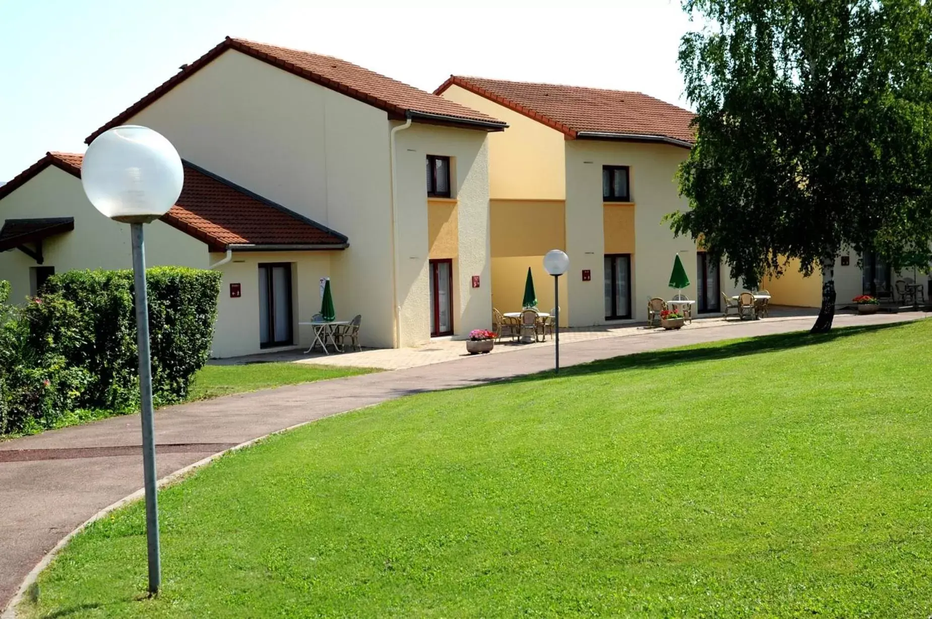 Garden, Property Building in Mercure Lyon Est Villefontaine