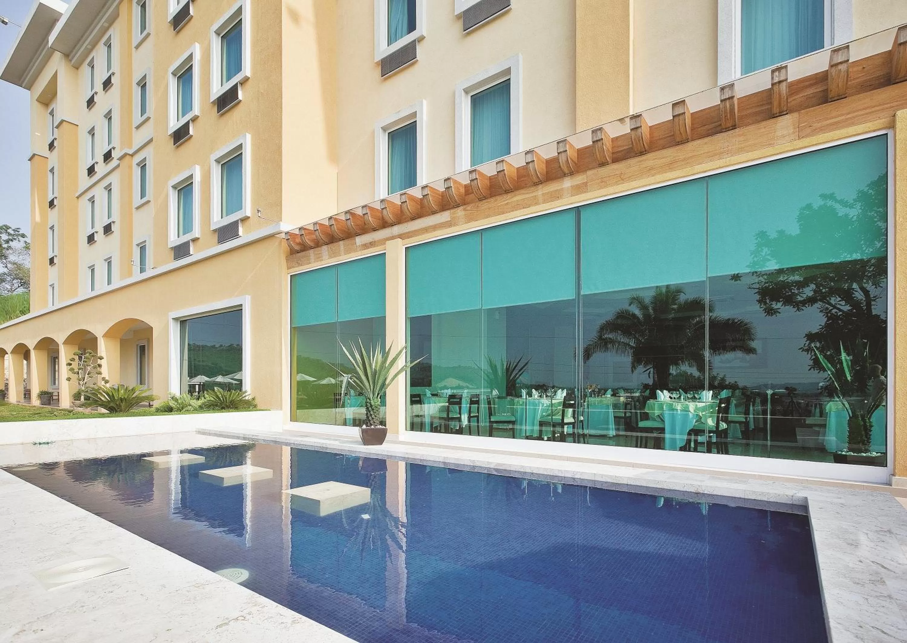 Swimming pool, Property Building in La Quinta by Wyndham Poza Rica