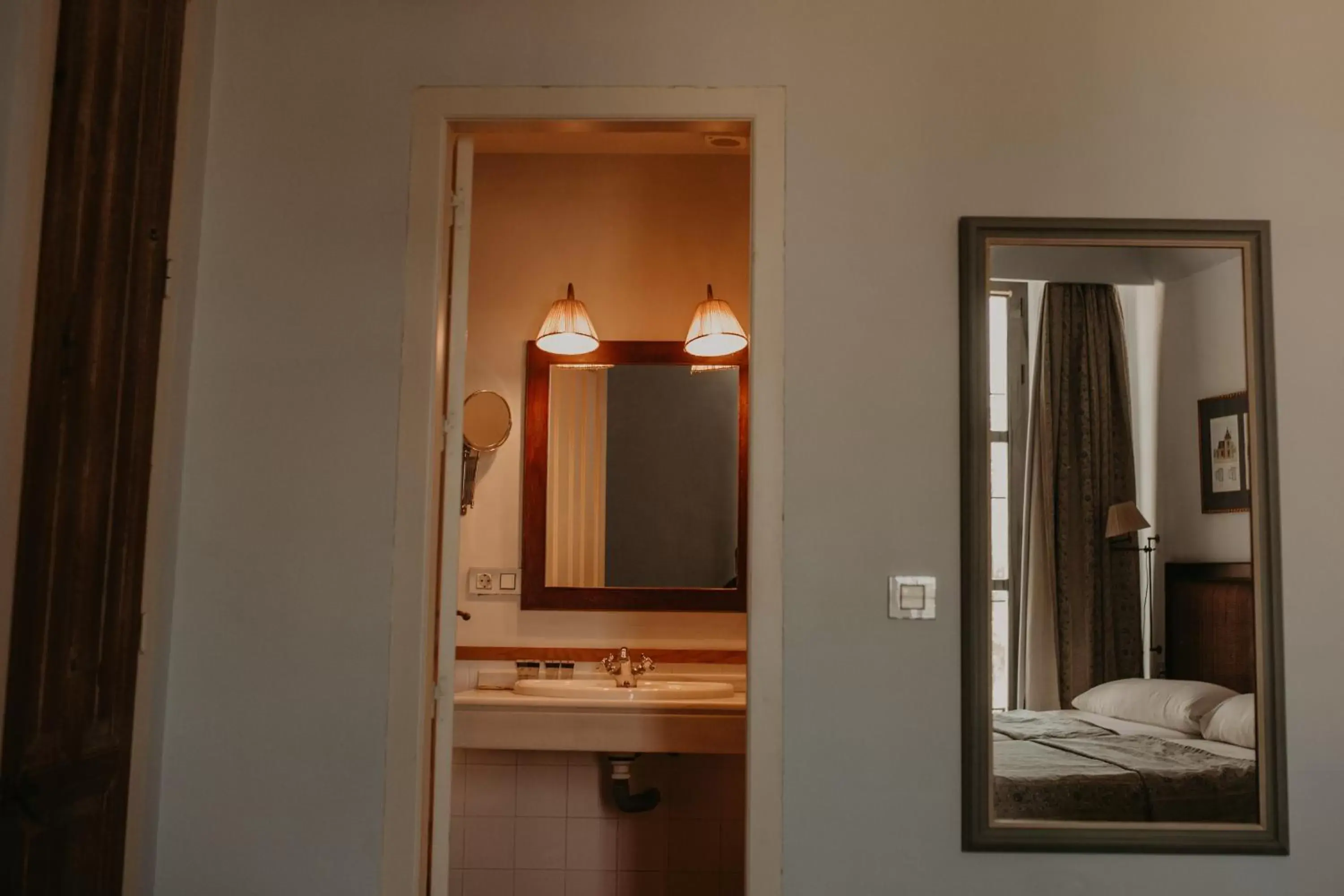 Bathroom in Hotel Posada de Valdezufre