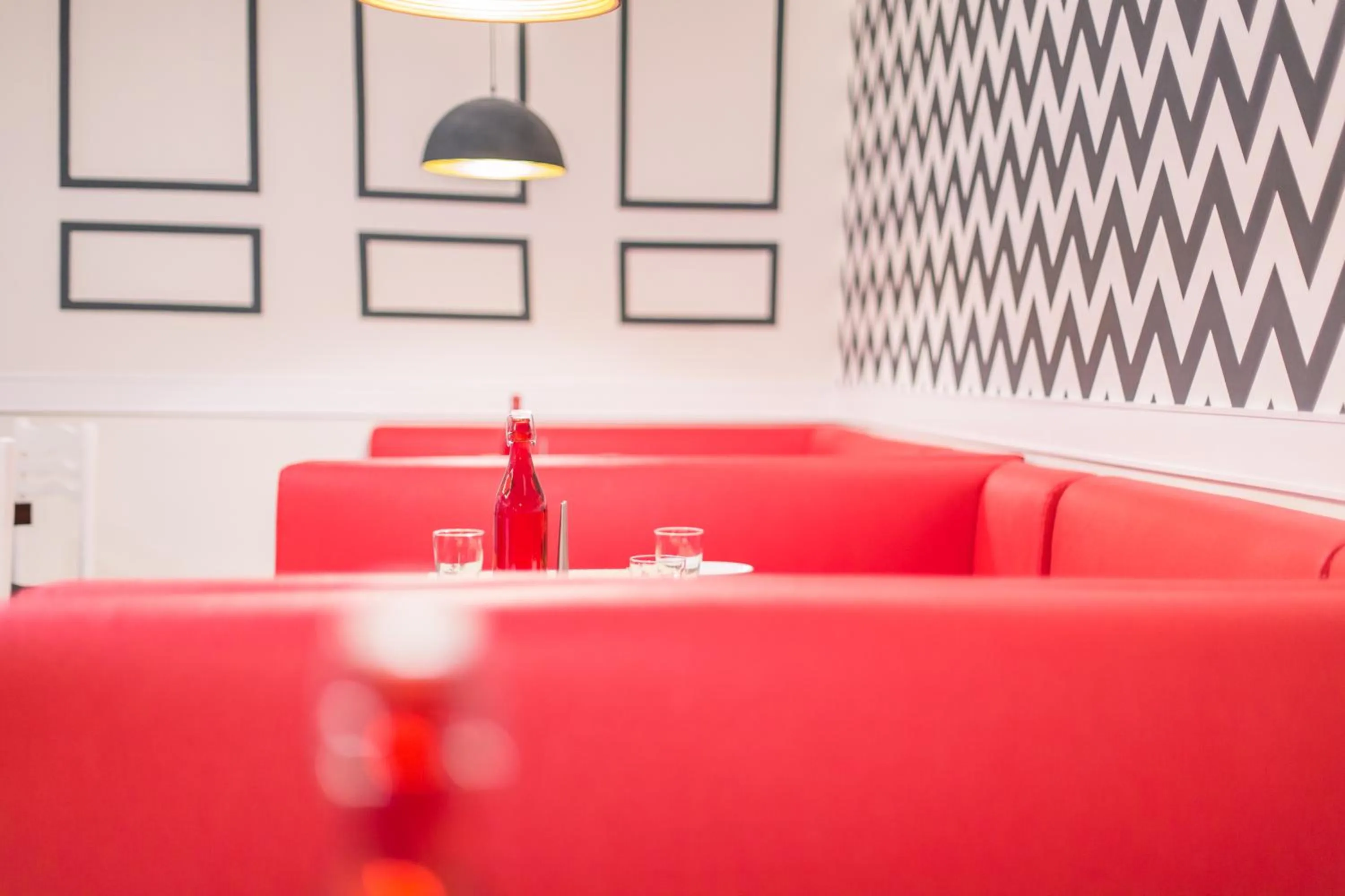 Restaurant/places to eat in Diamond Hotel