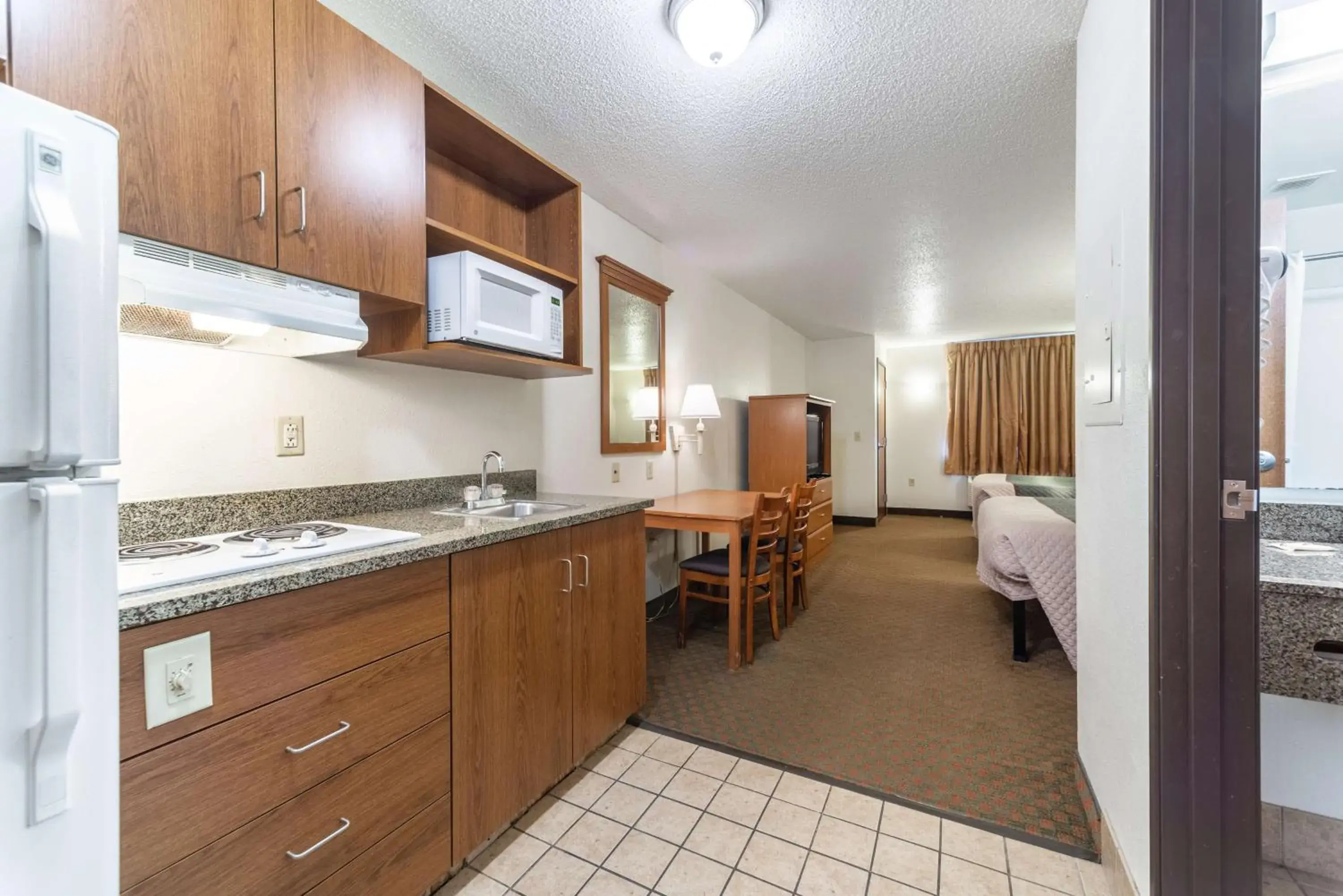 Bathroom, Kitchen/Kitchenette in Welcome Suites-O'Fallon