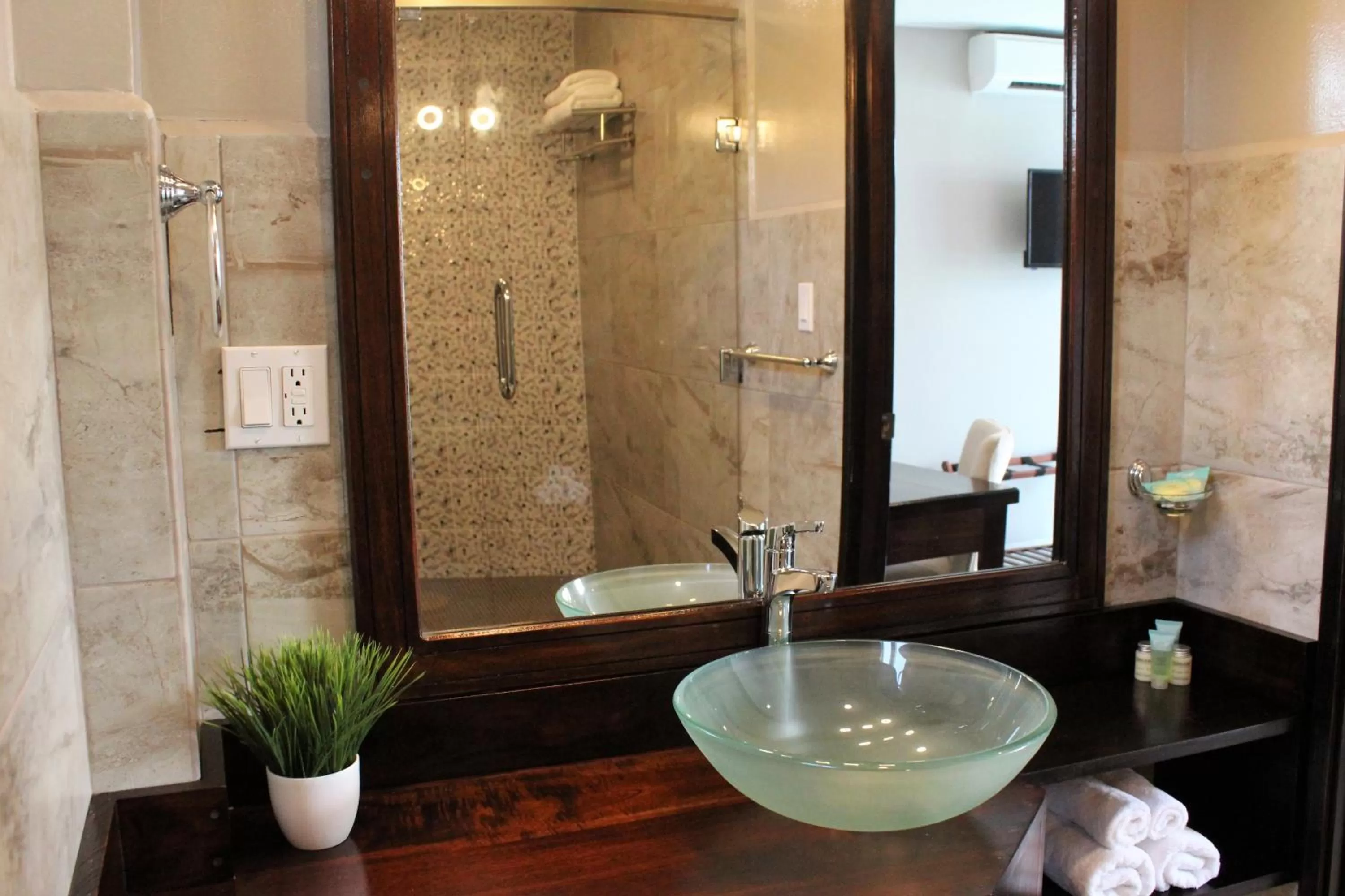 Bathroom in Barefoot Caye Caulker Hotel