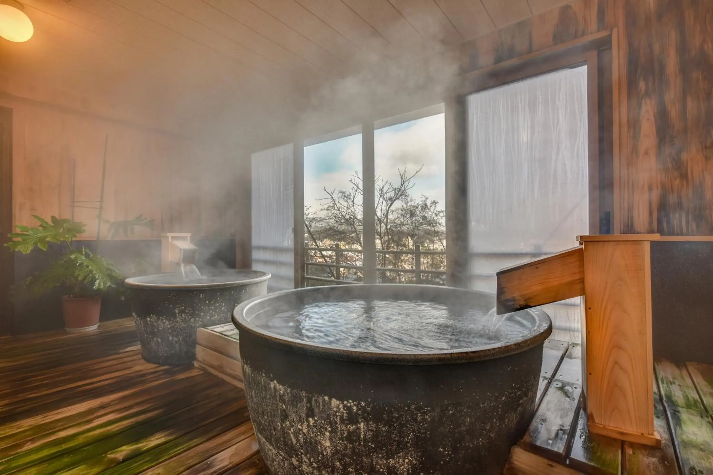 Hot Spring Bath in Futarishizuka Hakuun Hotel