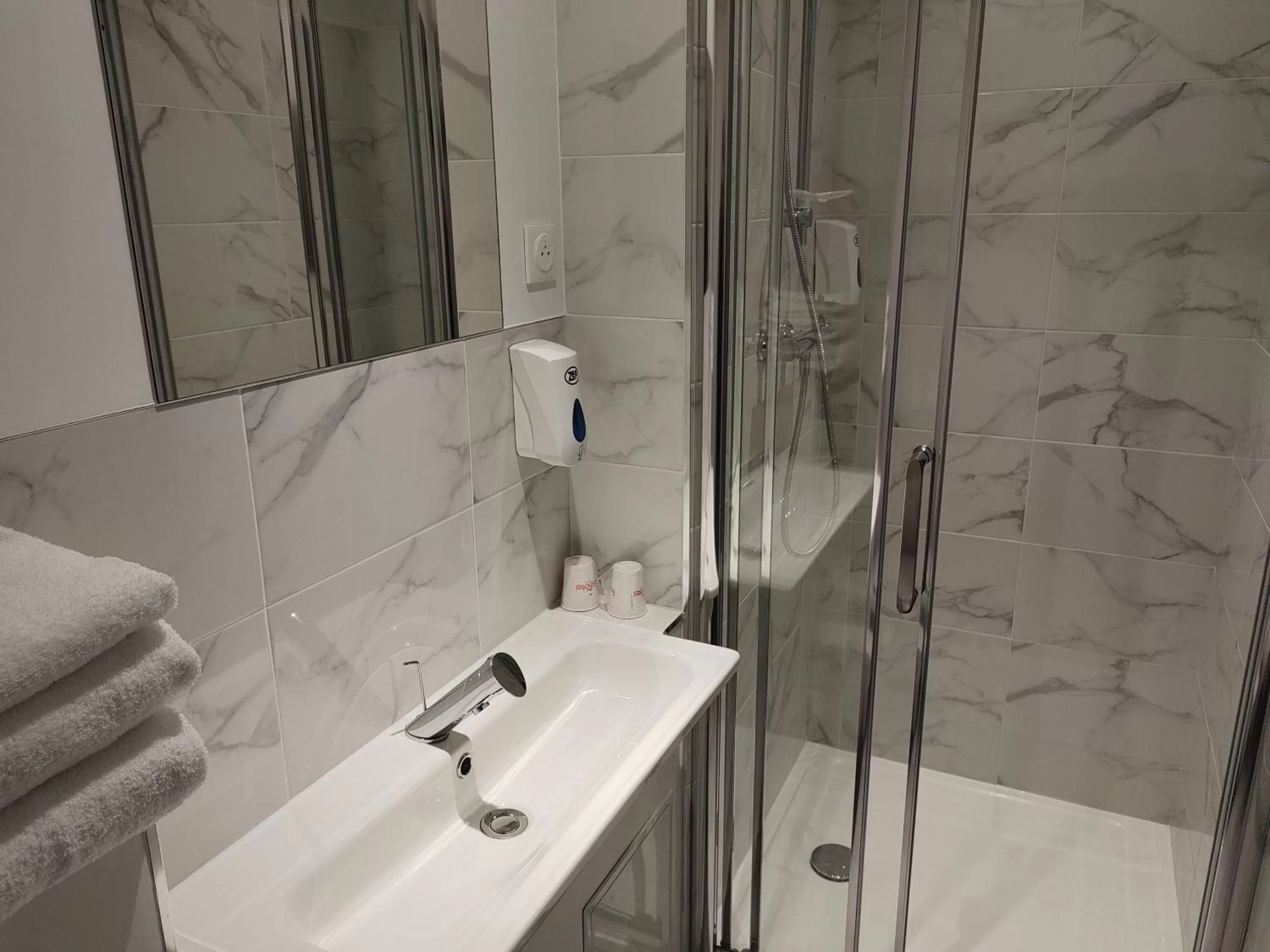 Bathroom in Fasthotel Well Inn Mâcon sud - un hôtel FH Confort