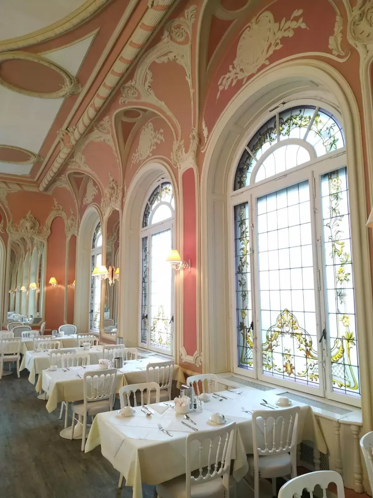 Restaurant/Places to Eat in Hotel Eden Palace au Lac