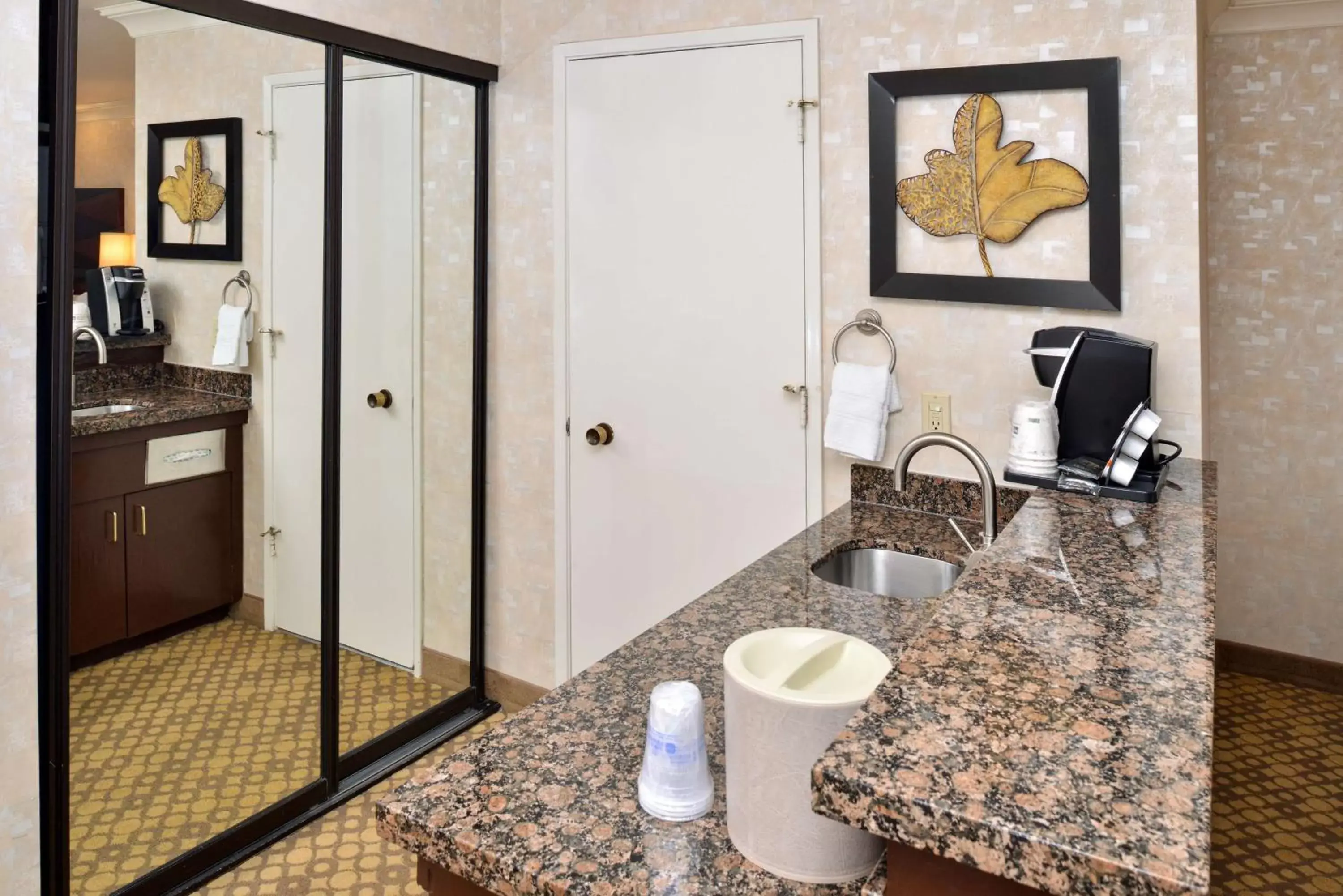 Bedroom in Best Western Corte Madera Inn