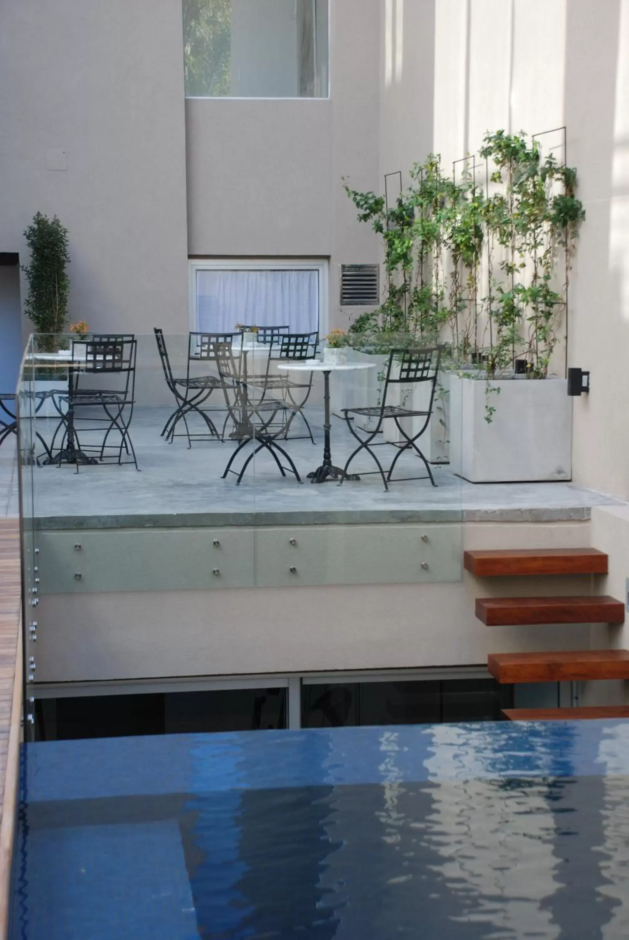 Decorative detail, Swimming Pool in San Isidro Plaza Hotel