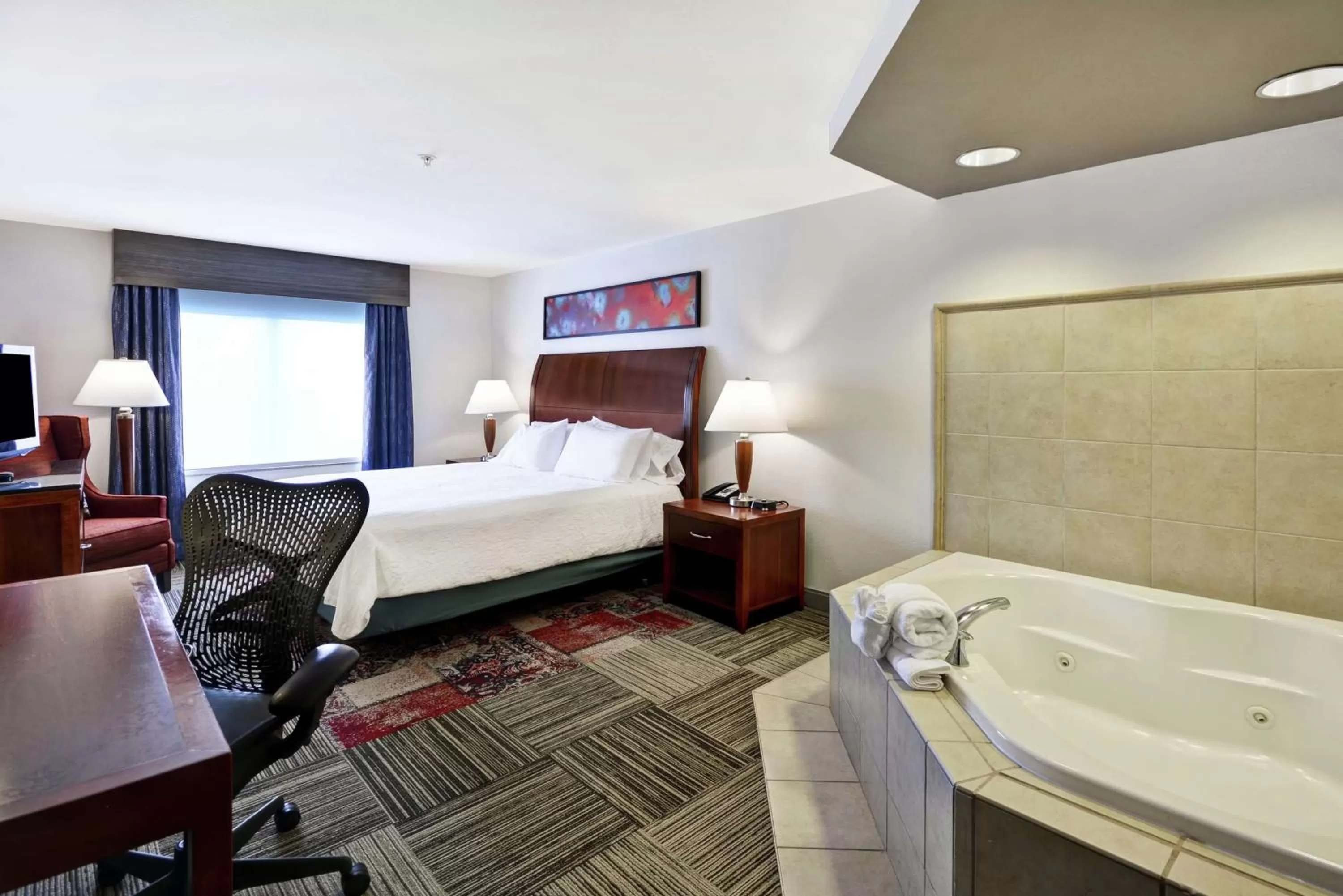 Bedroom, Bed in Hilton Garden Inn Gulfport - Biloxi Airport