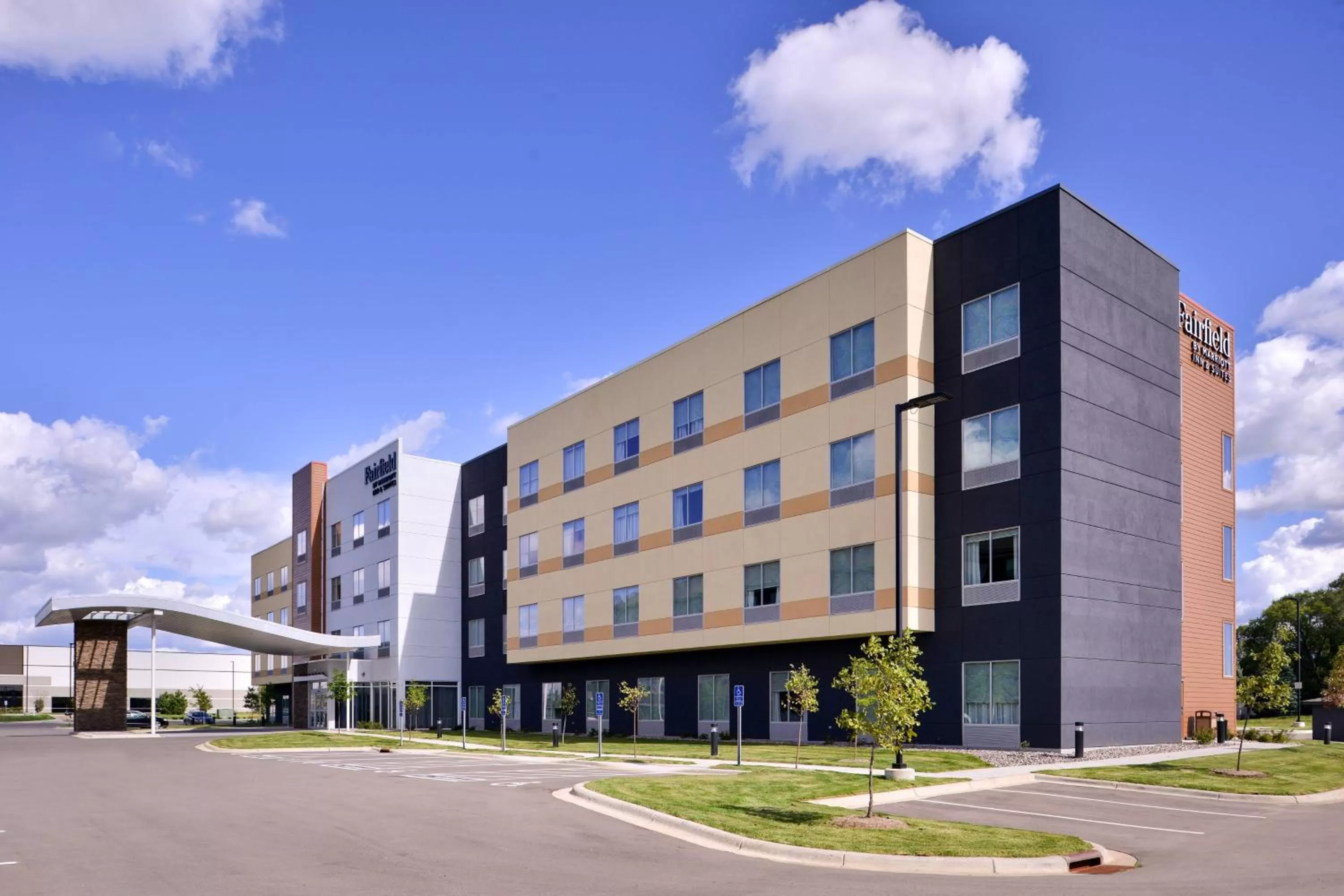 Property building in Fairfield Inn and Suites by Marriott Minneapolis Shakopee