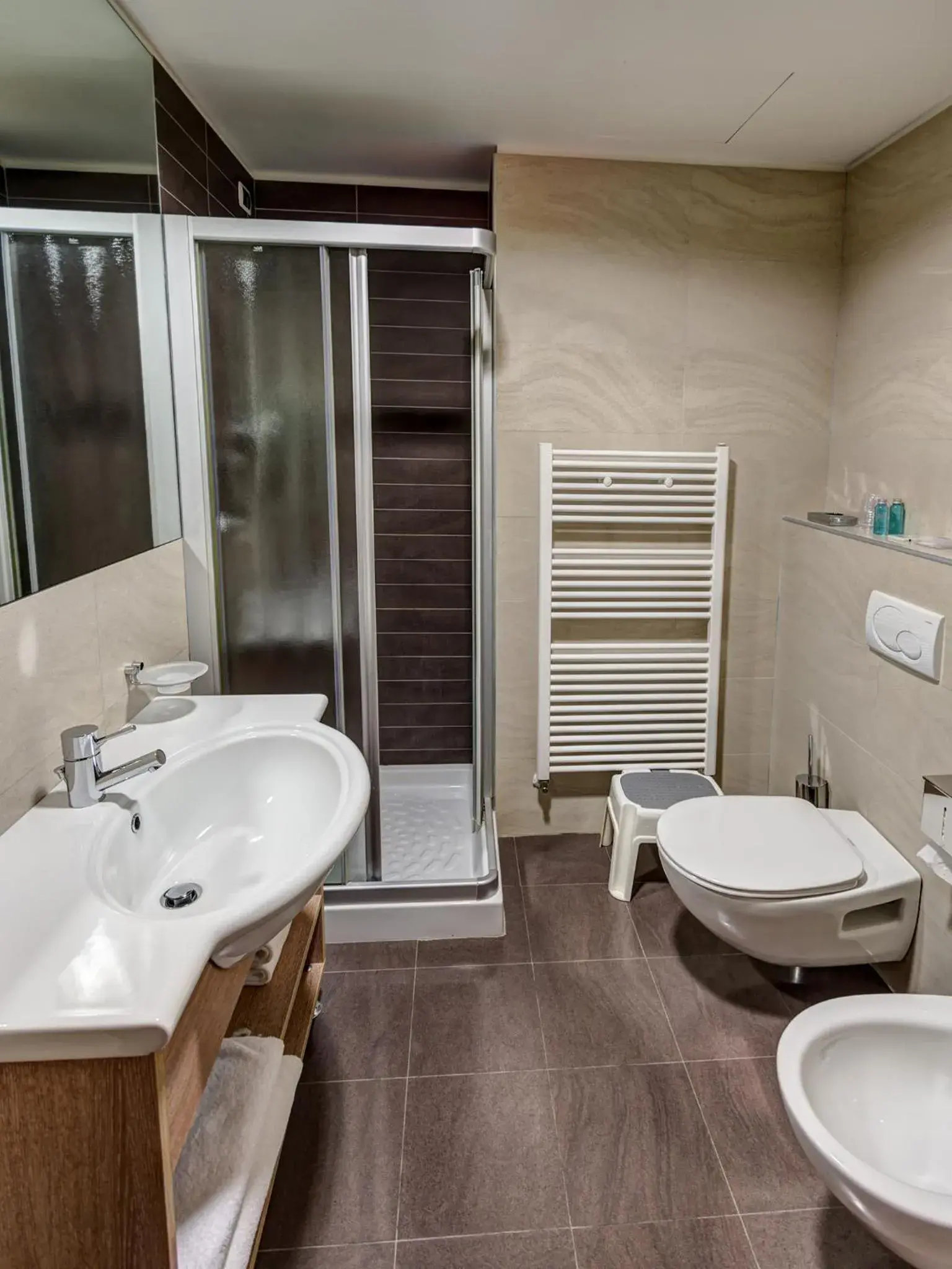 Shower, Bathroom in Hotel Capital