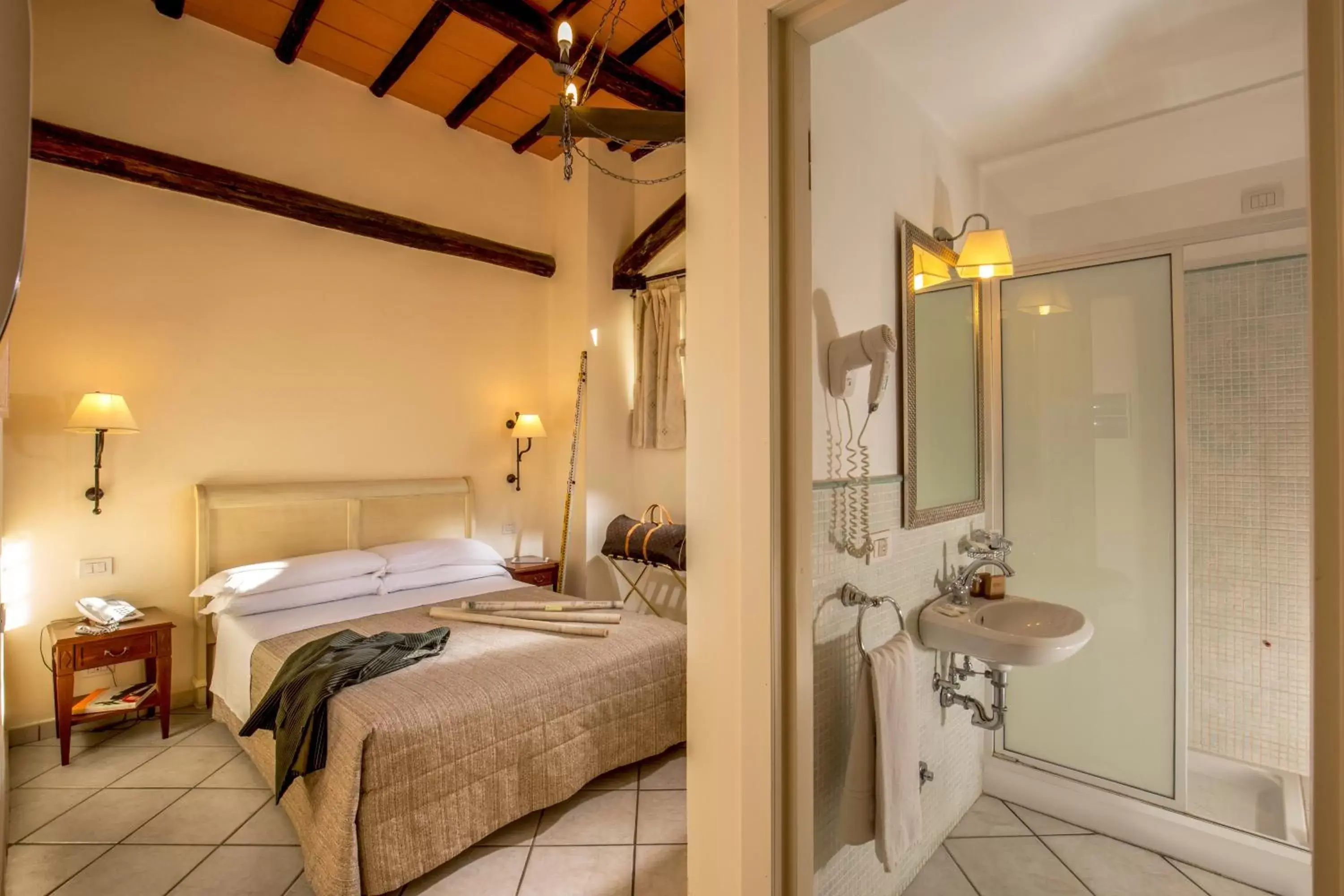 Shower, Bathroom in Hotel Selva Candida