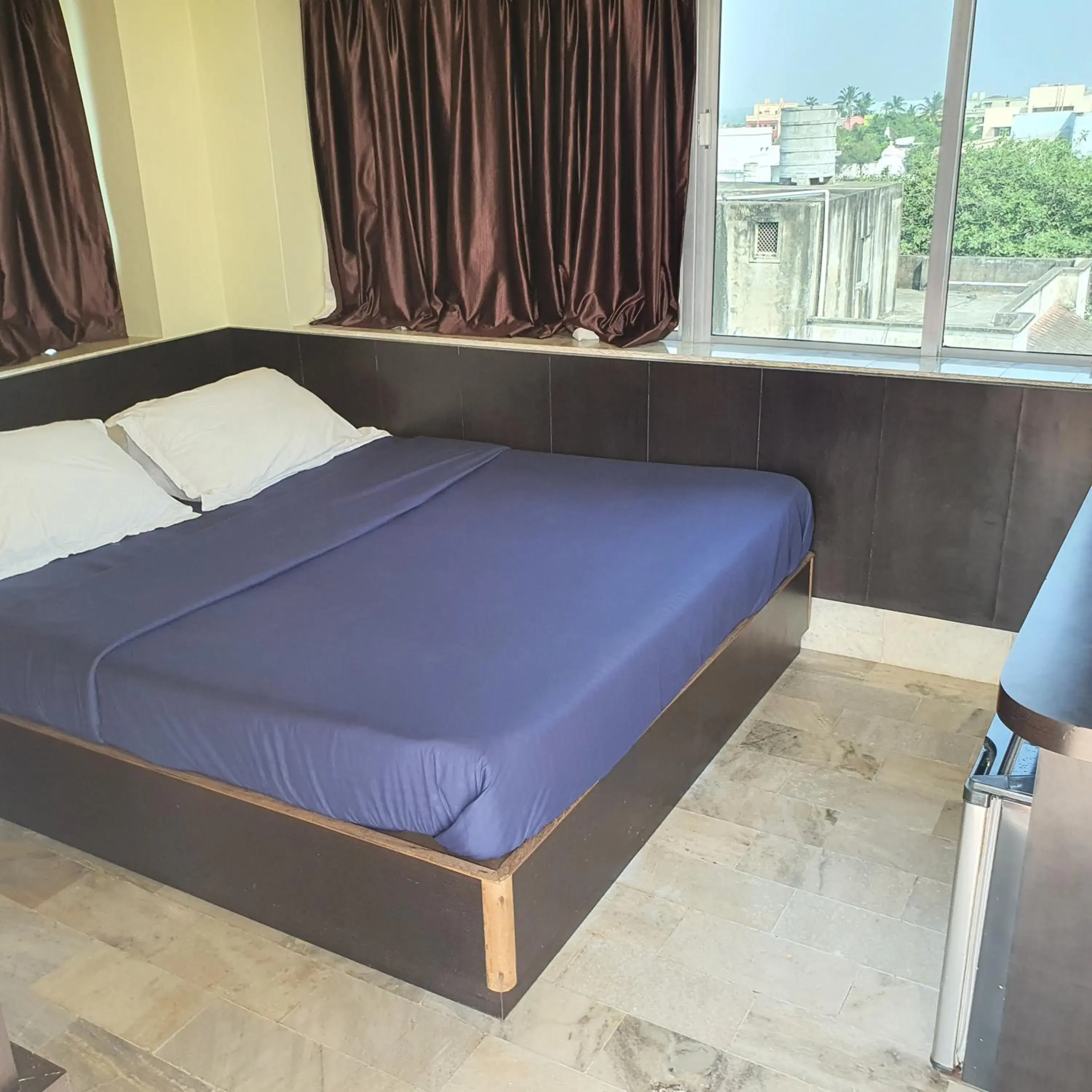 Balcony/Terrace, Bed in Gandhara Hotel
