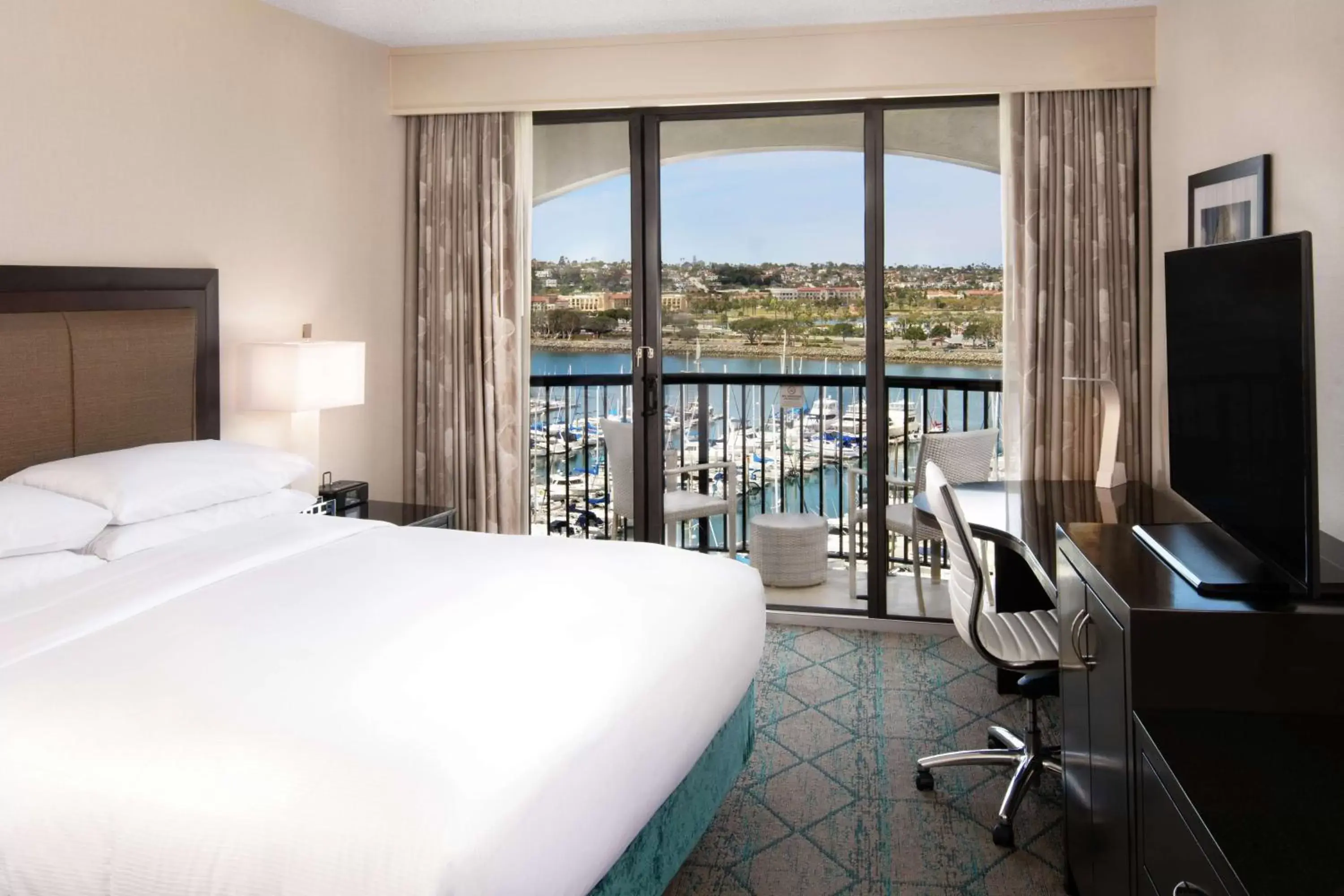 Bedroom in Hilton San Diego Airport/Harbor Island