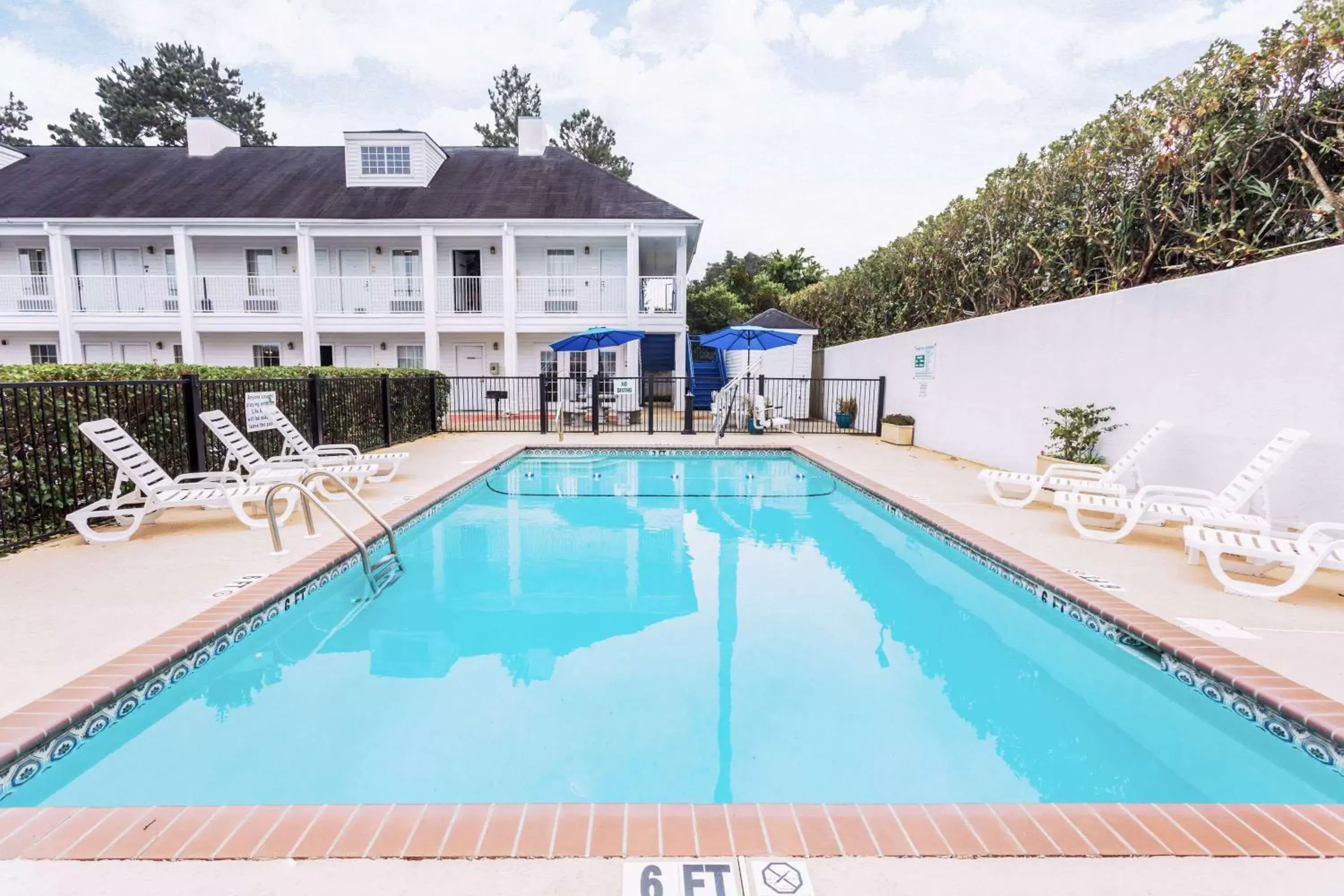 On site, Swimming Pool in Baymont by Wyndham Valdosta at Valdosta Mall