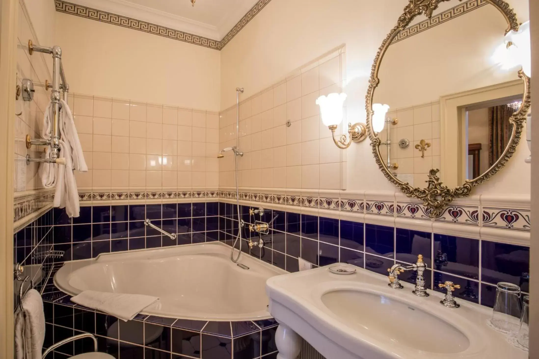 Bathroom in Hotel Belle Epoque