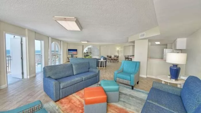 Living room in El Caribe Resort and Conference Center