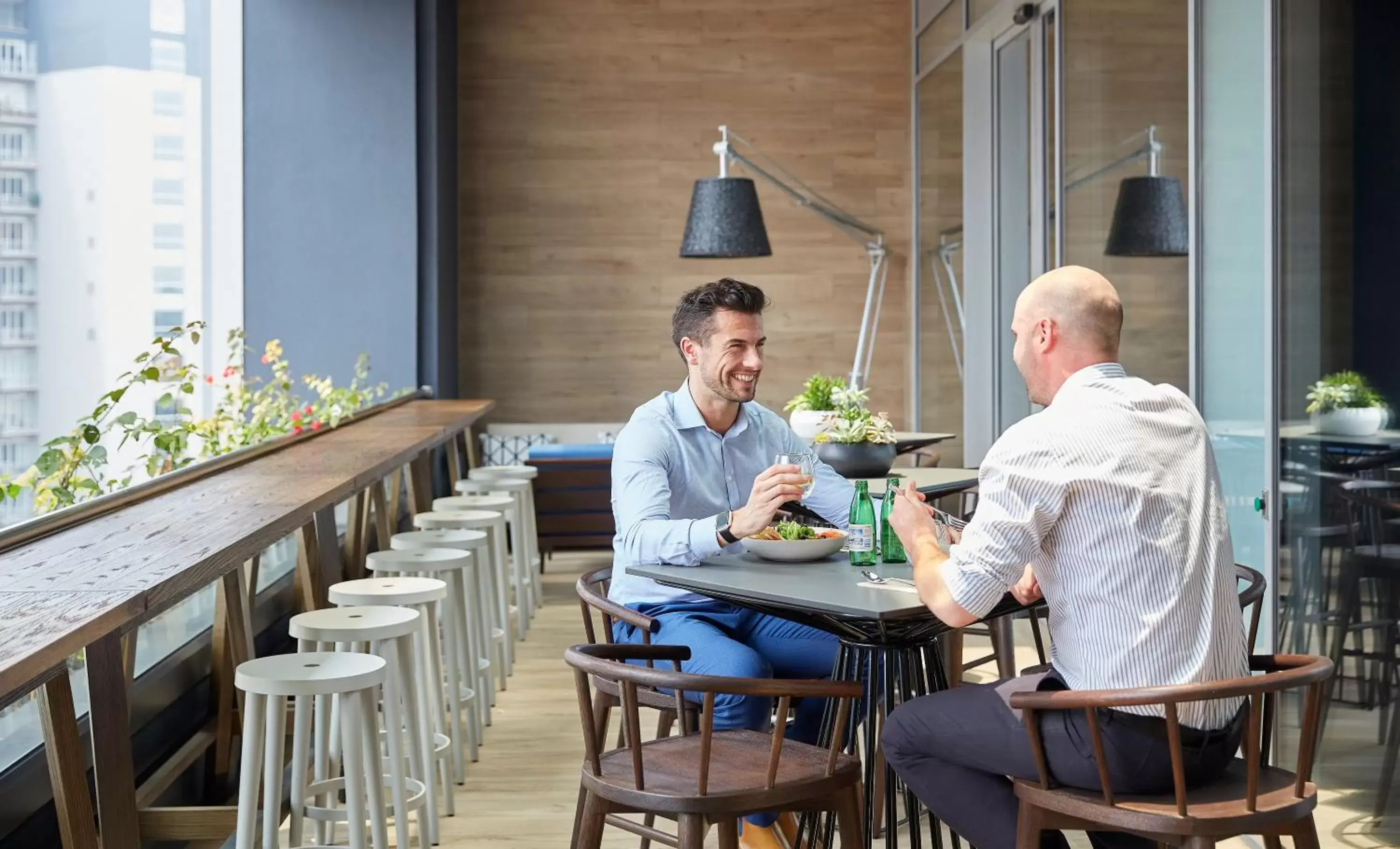 Lounge or bar in Holiday Inn Express Melbourne Southbank, an IHG Hotel