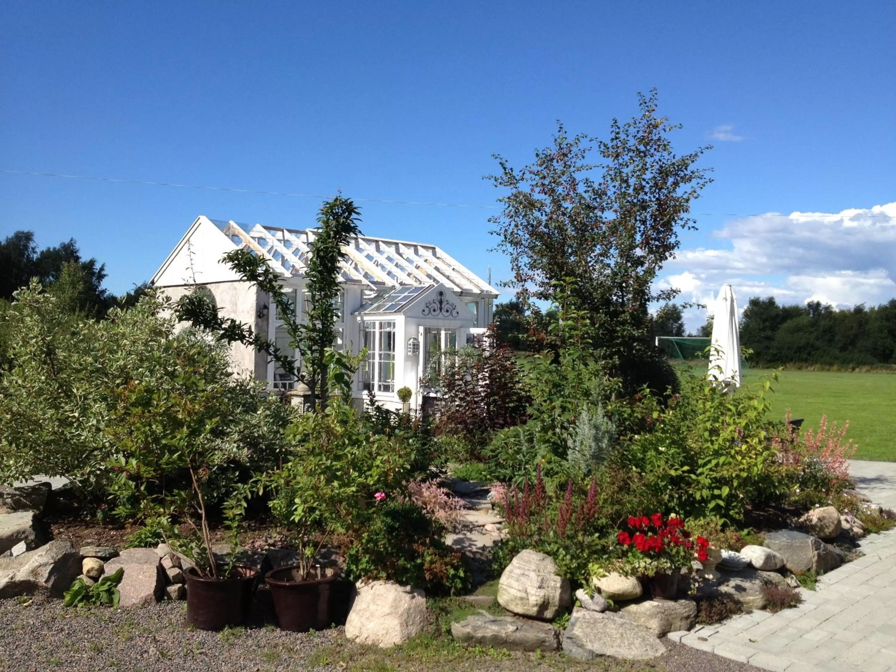 Garden view in Åsa Jutegård