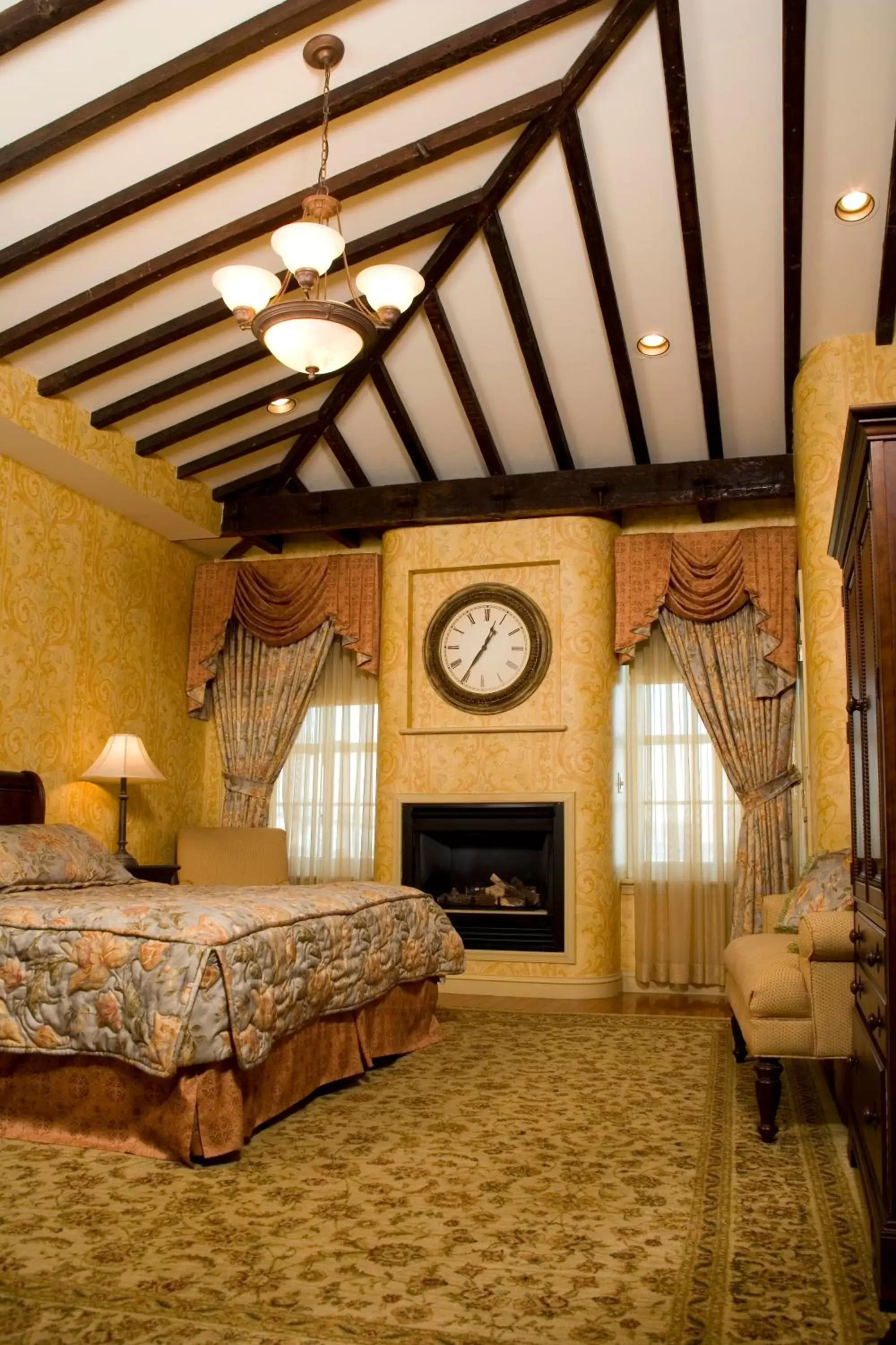 Photo of the whole room, Bed in Penn's View Hotel Philadelphia