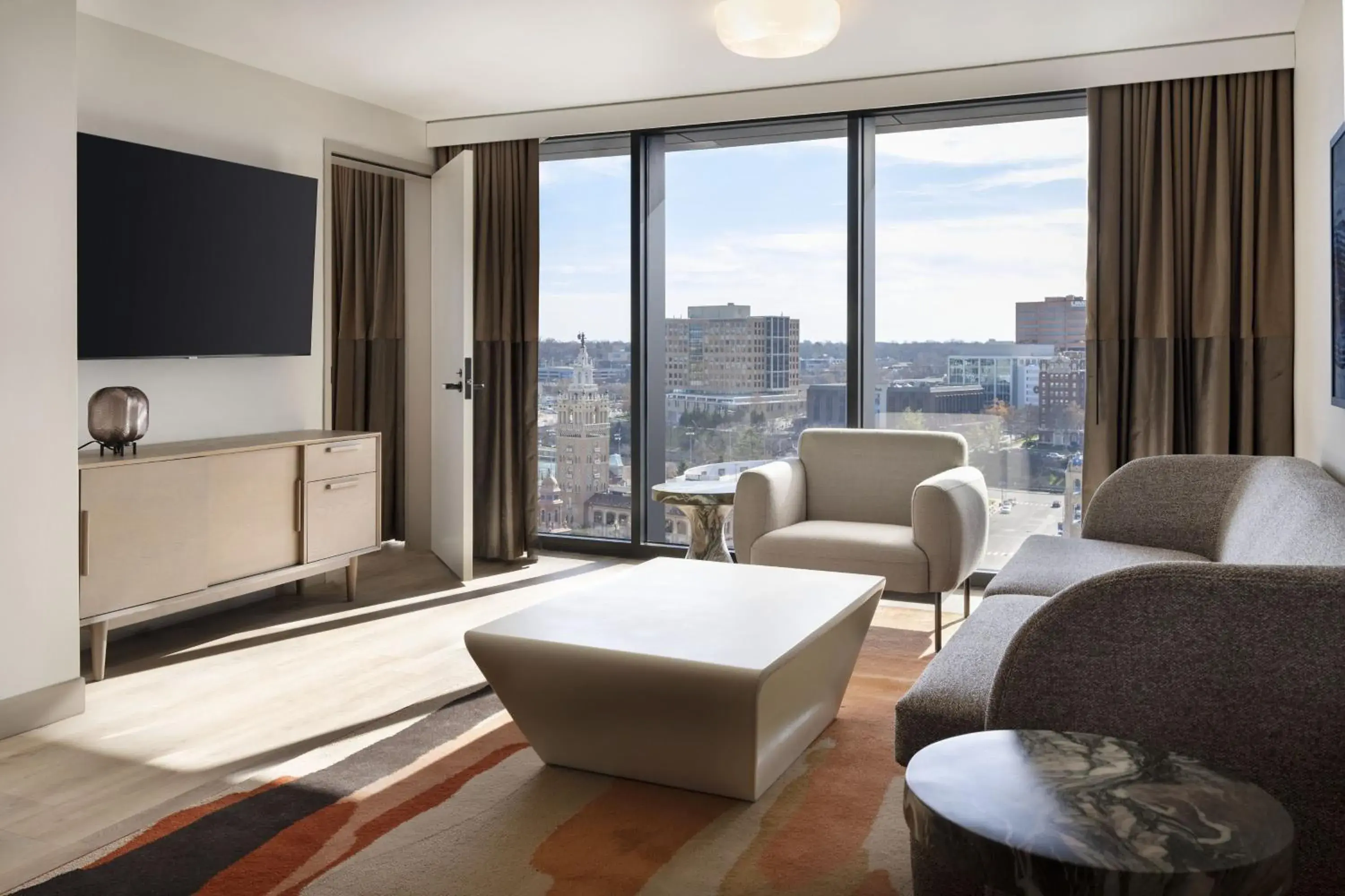 Lounge or bar, Seating Area in Cascade Hotel, Kansas City, a Tribute Portfolio Hotel