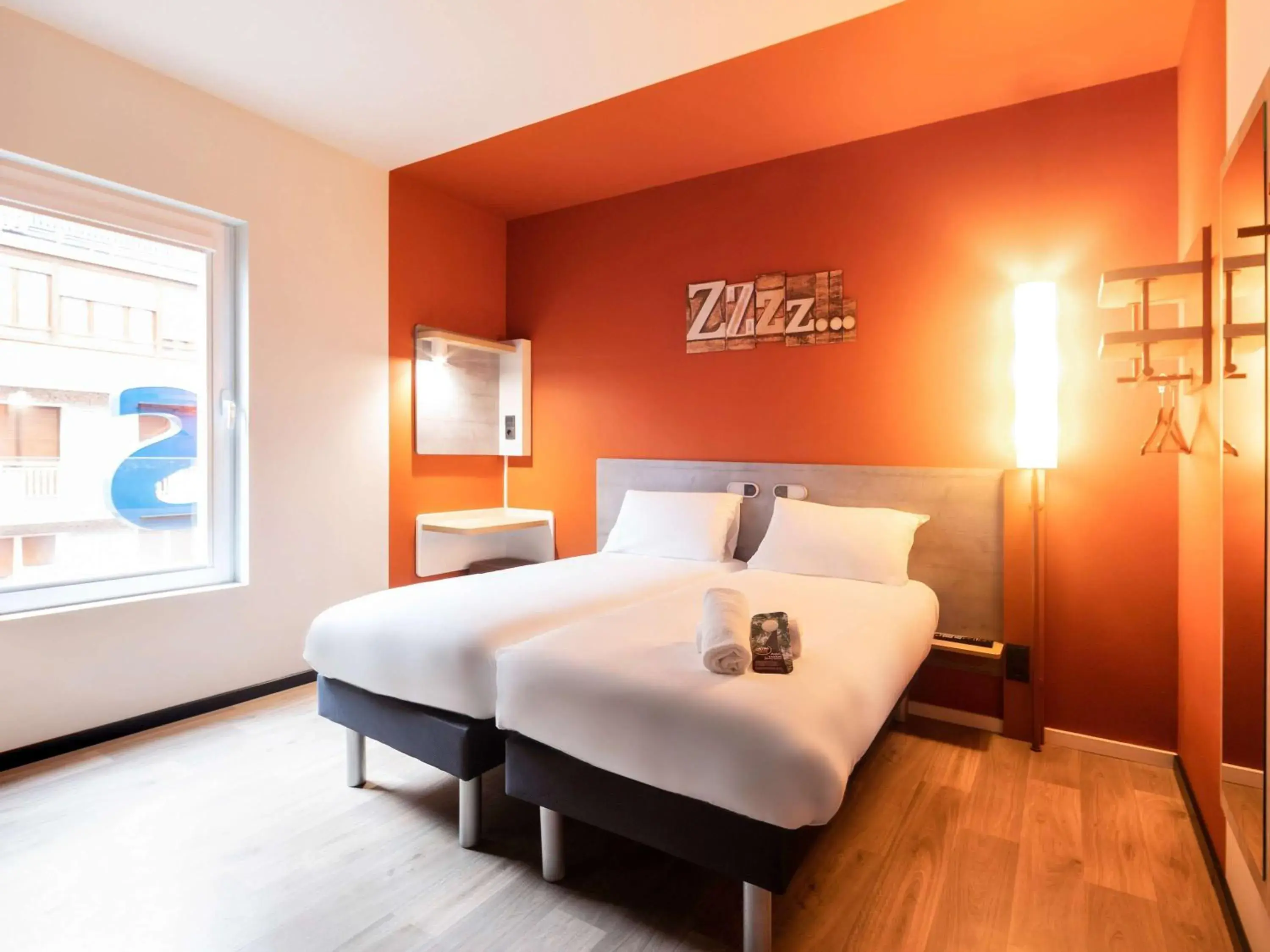 Bedroom, Bed in ibis budget Bilbao City