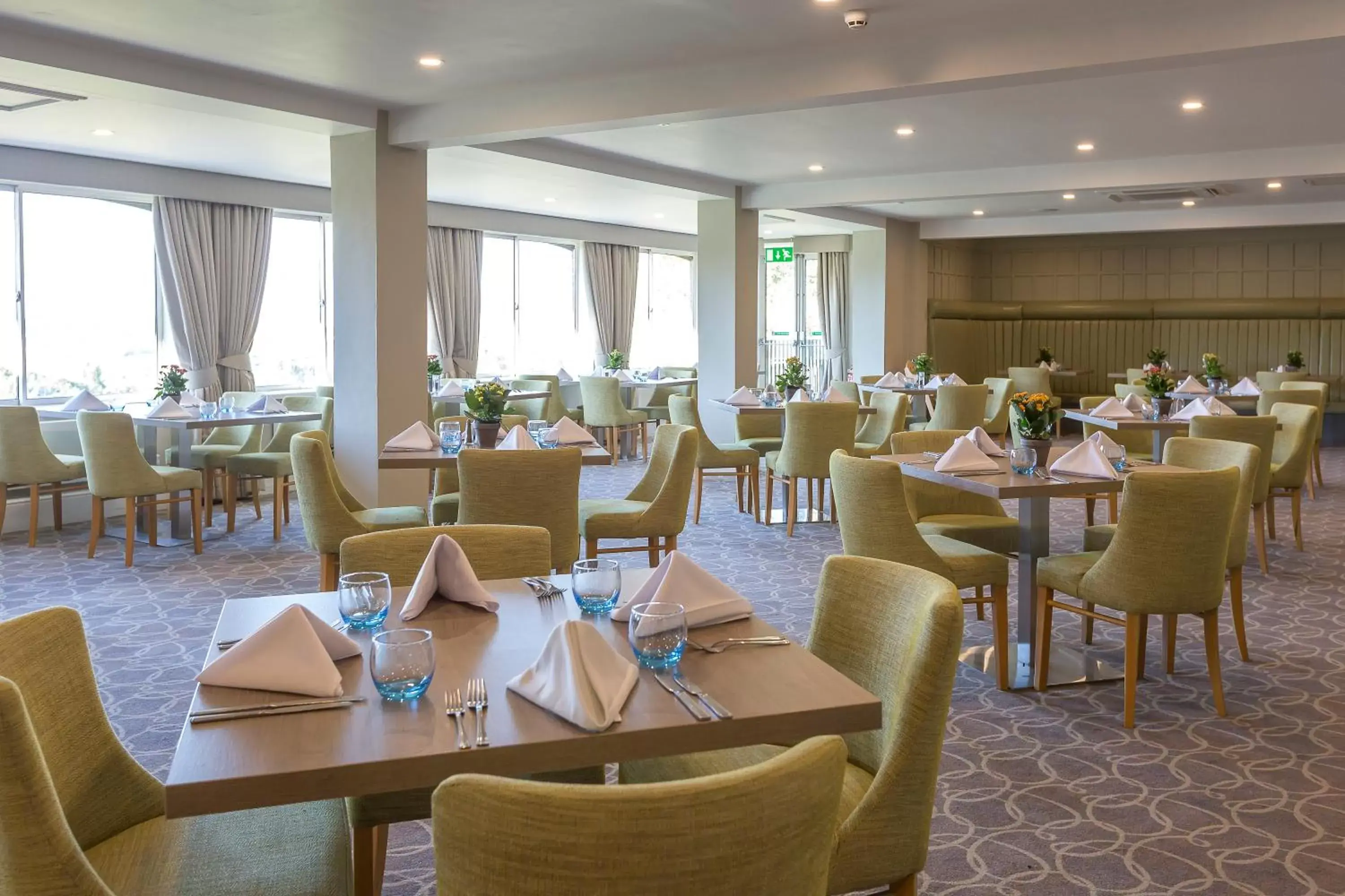 Restaurant/places to eat in Hellidon Lakes Hotel Restaurant/places to eat in Hellidon Lakes Hotel